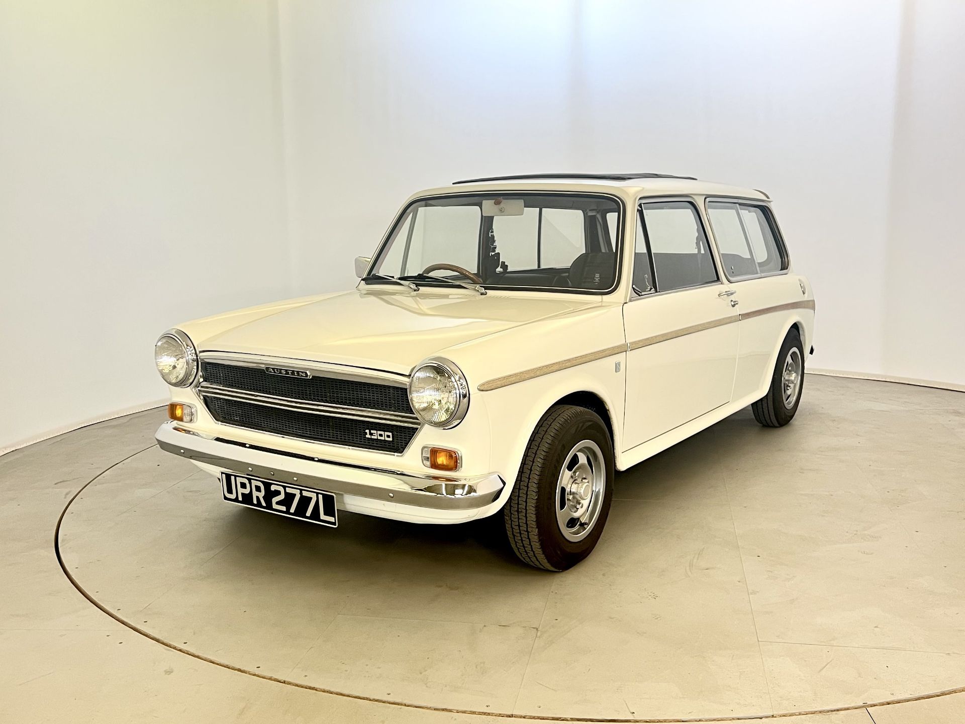 Austin 1300 MK3 Traveller - Image 3 of 30