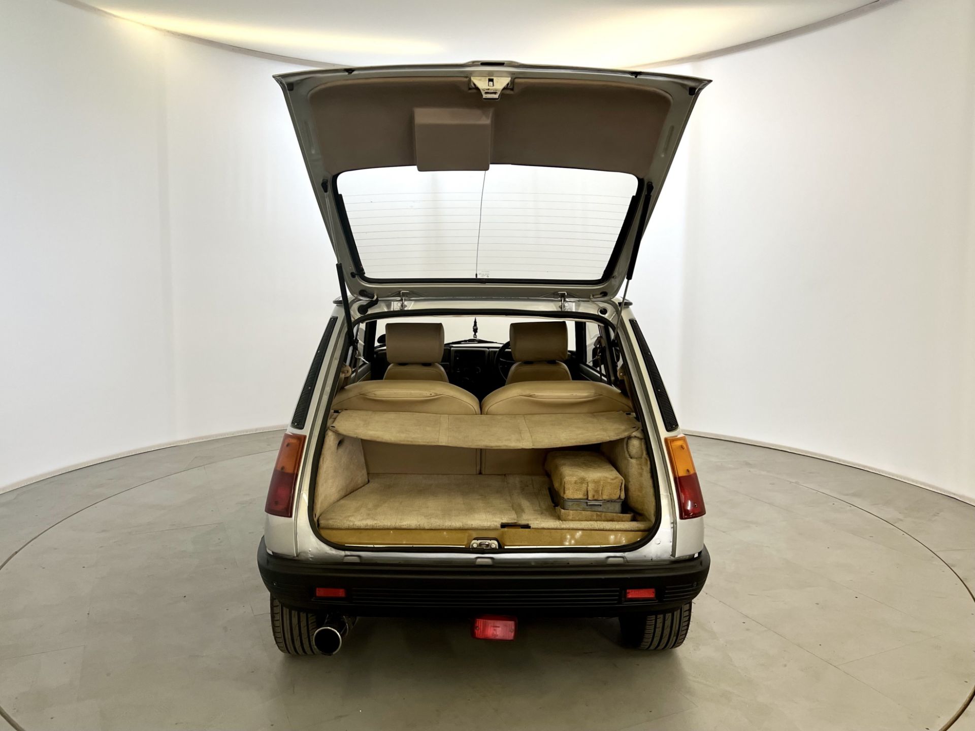 Renault 5 Gordini Turbo - Image 24 of 29