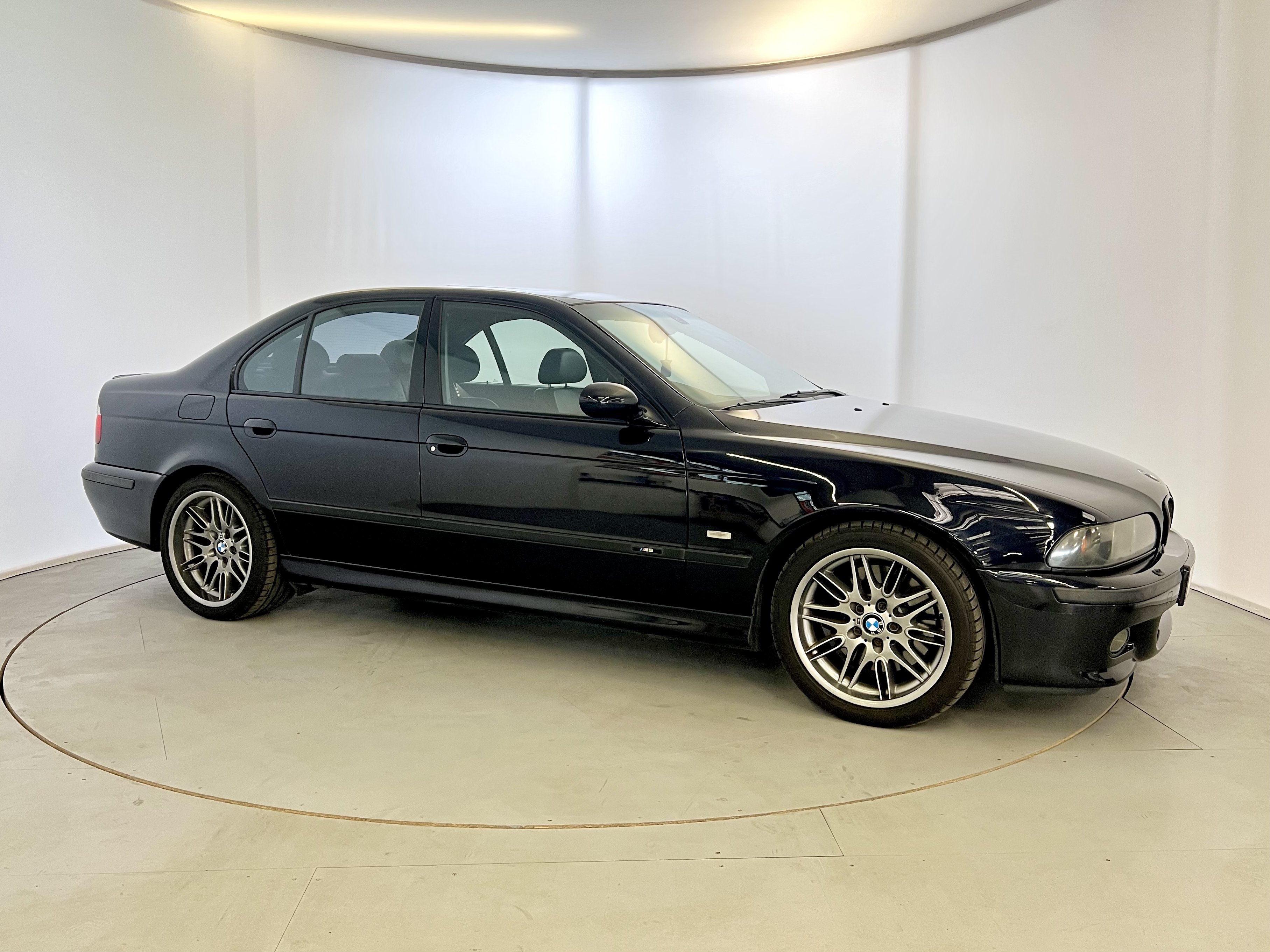 BMW M5 - Image 12 of 37