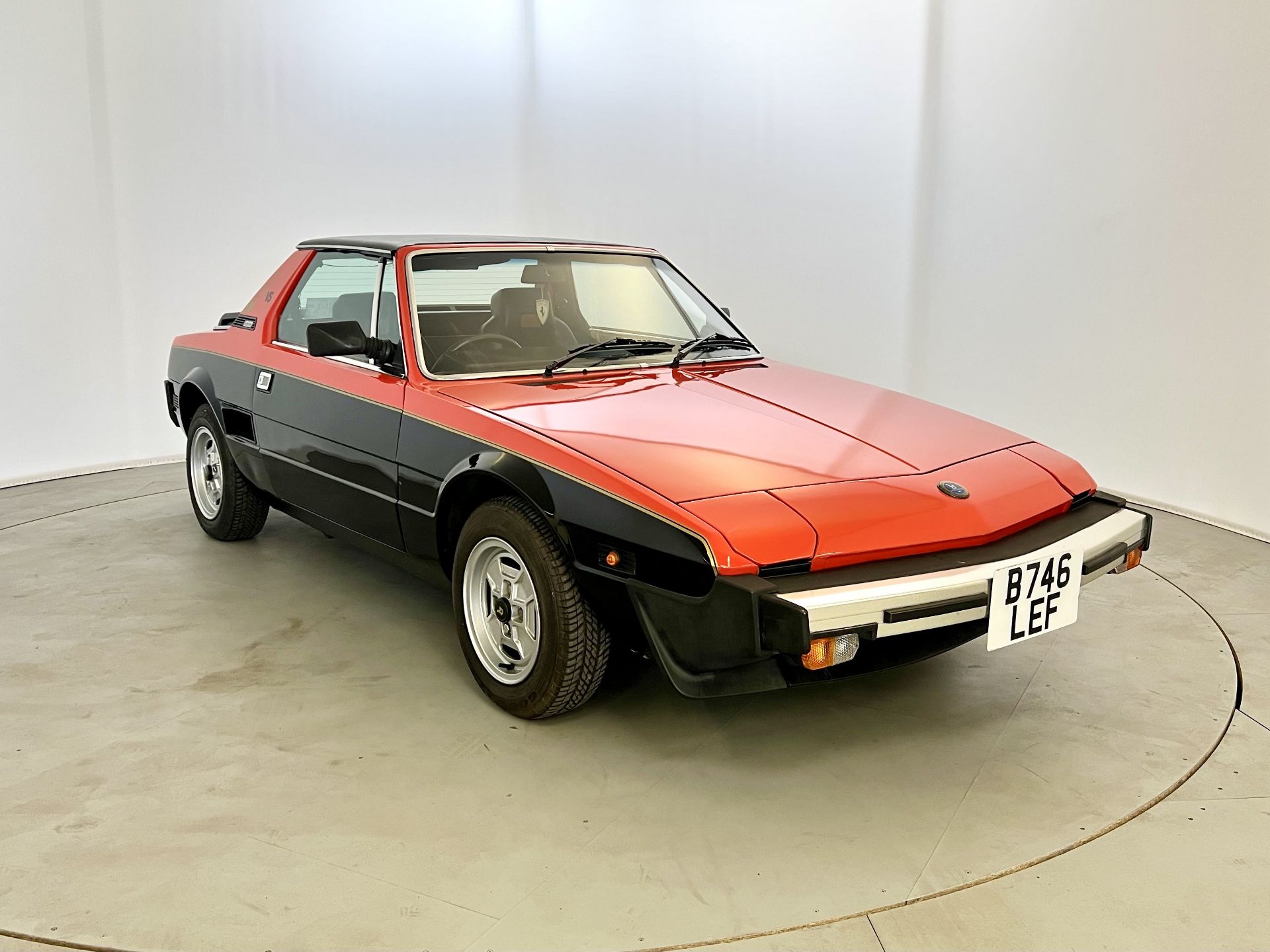 Fiat X1/9 VS