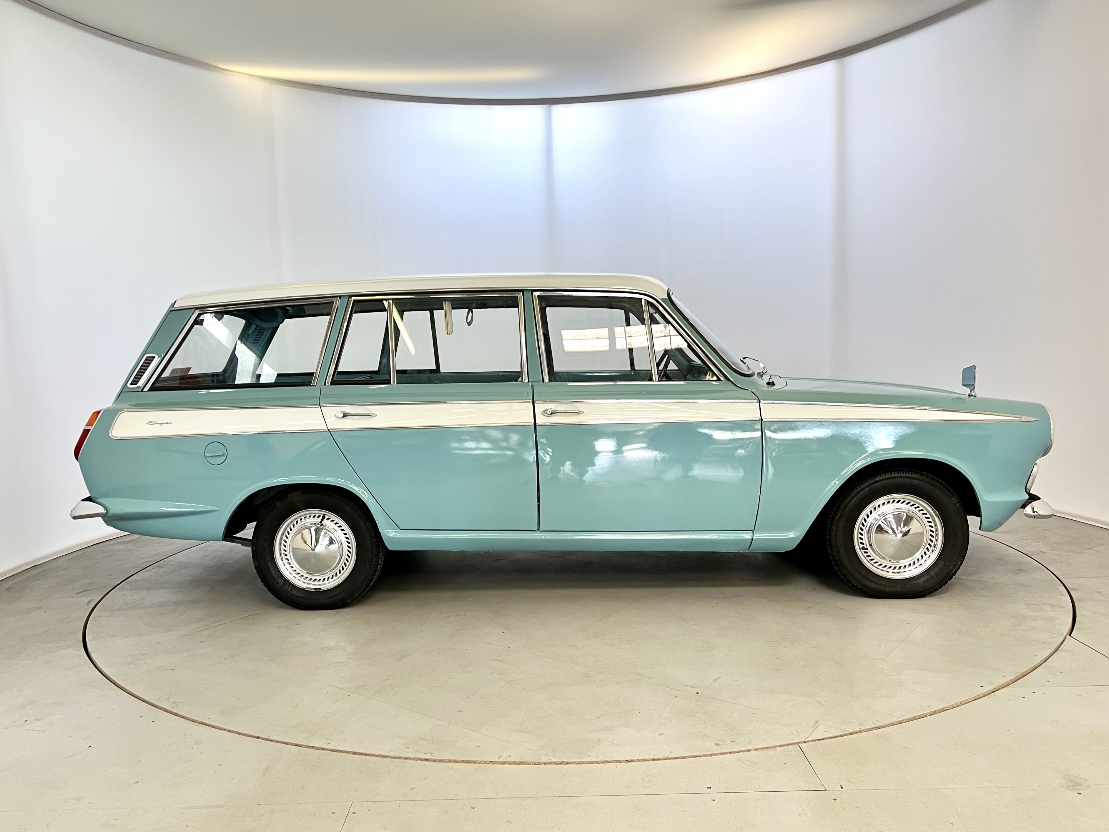 Ford Cortina Super Estate - Image 11 of 35