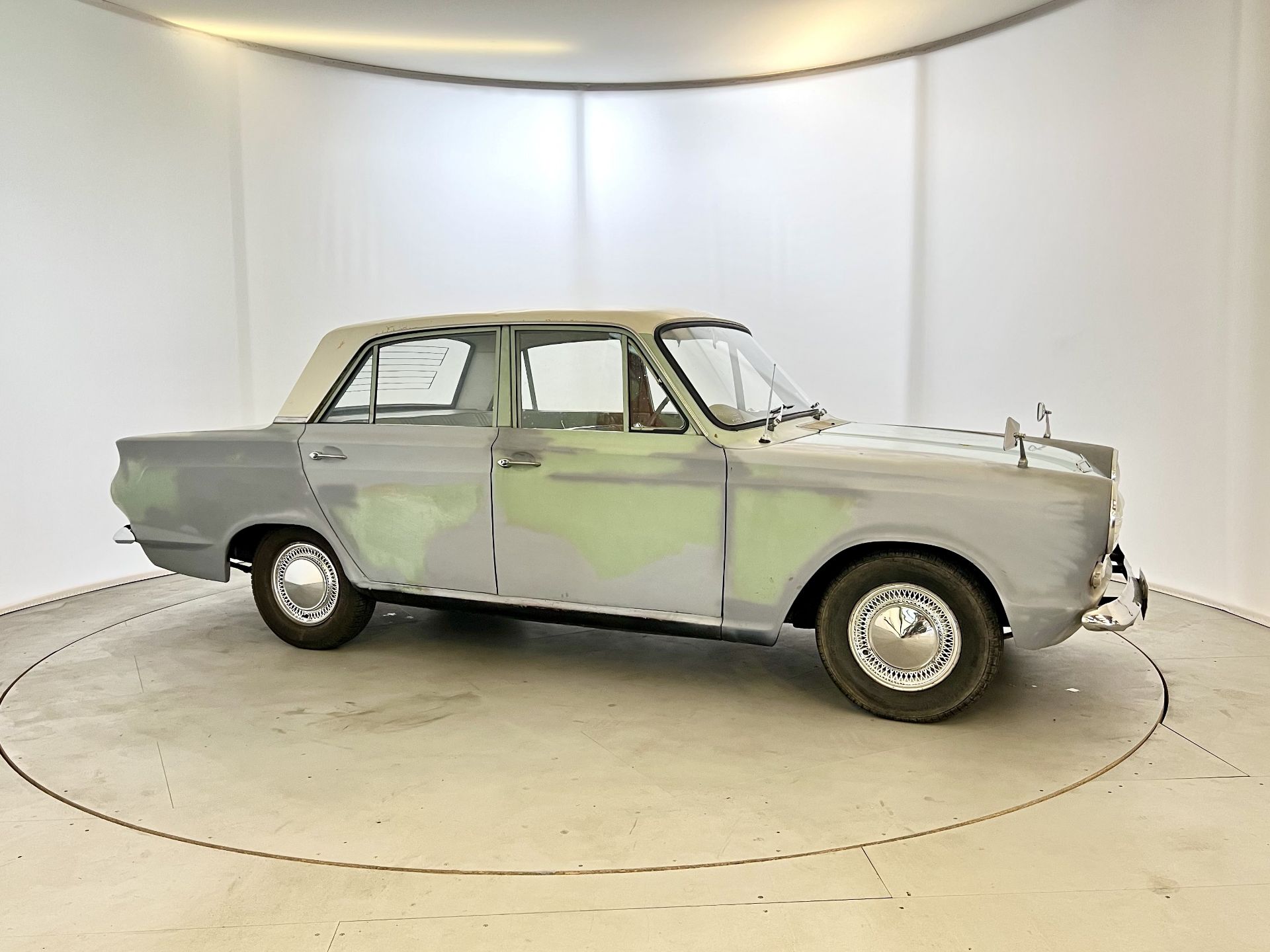 Ford Cortina Deluxe - Image 12 of 31