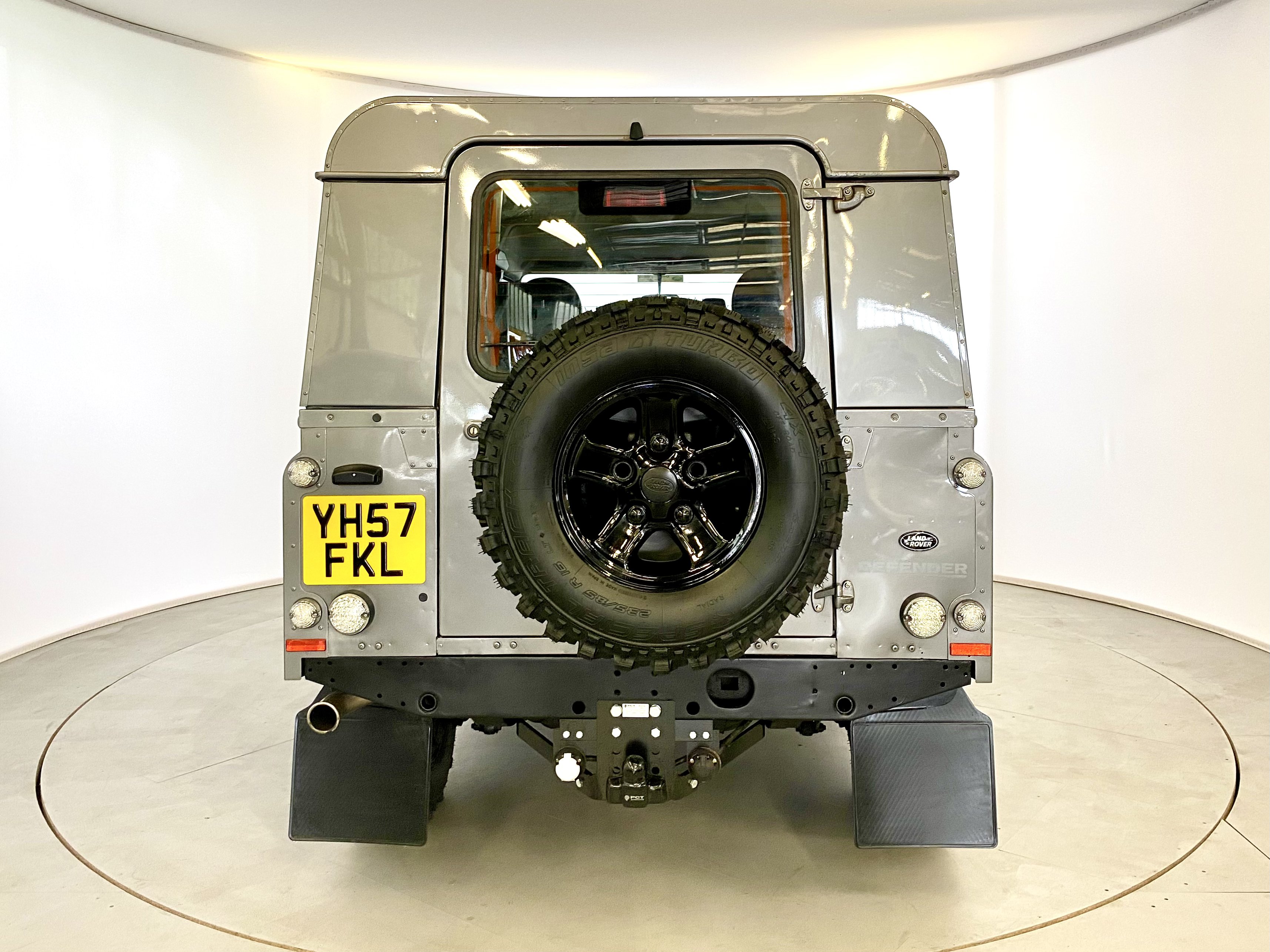 Land Rover Defender 110 TDCI Utility - Image 8 of 33