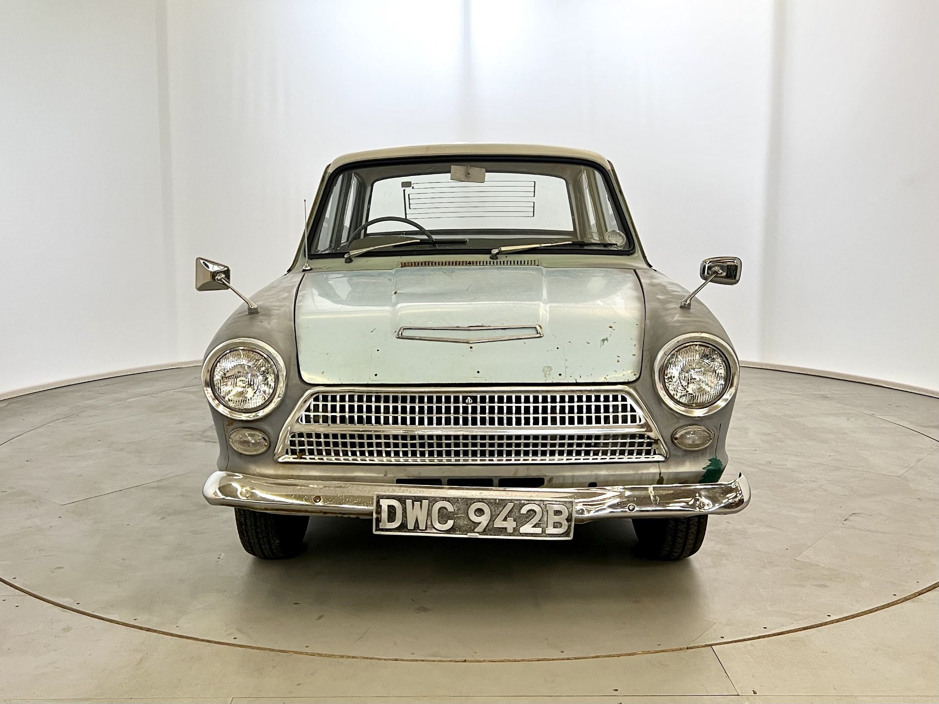 Ford Cortina Deluxe - Image 2 of 31