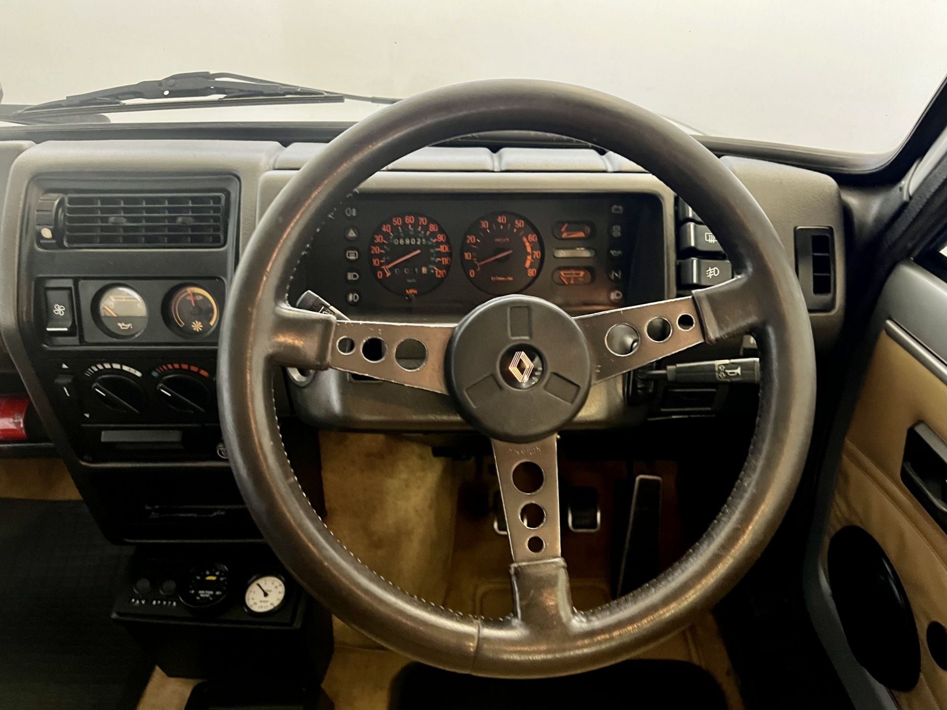 Renault 5 Gordini Turbo - Image 22 of 29