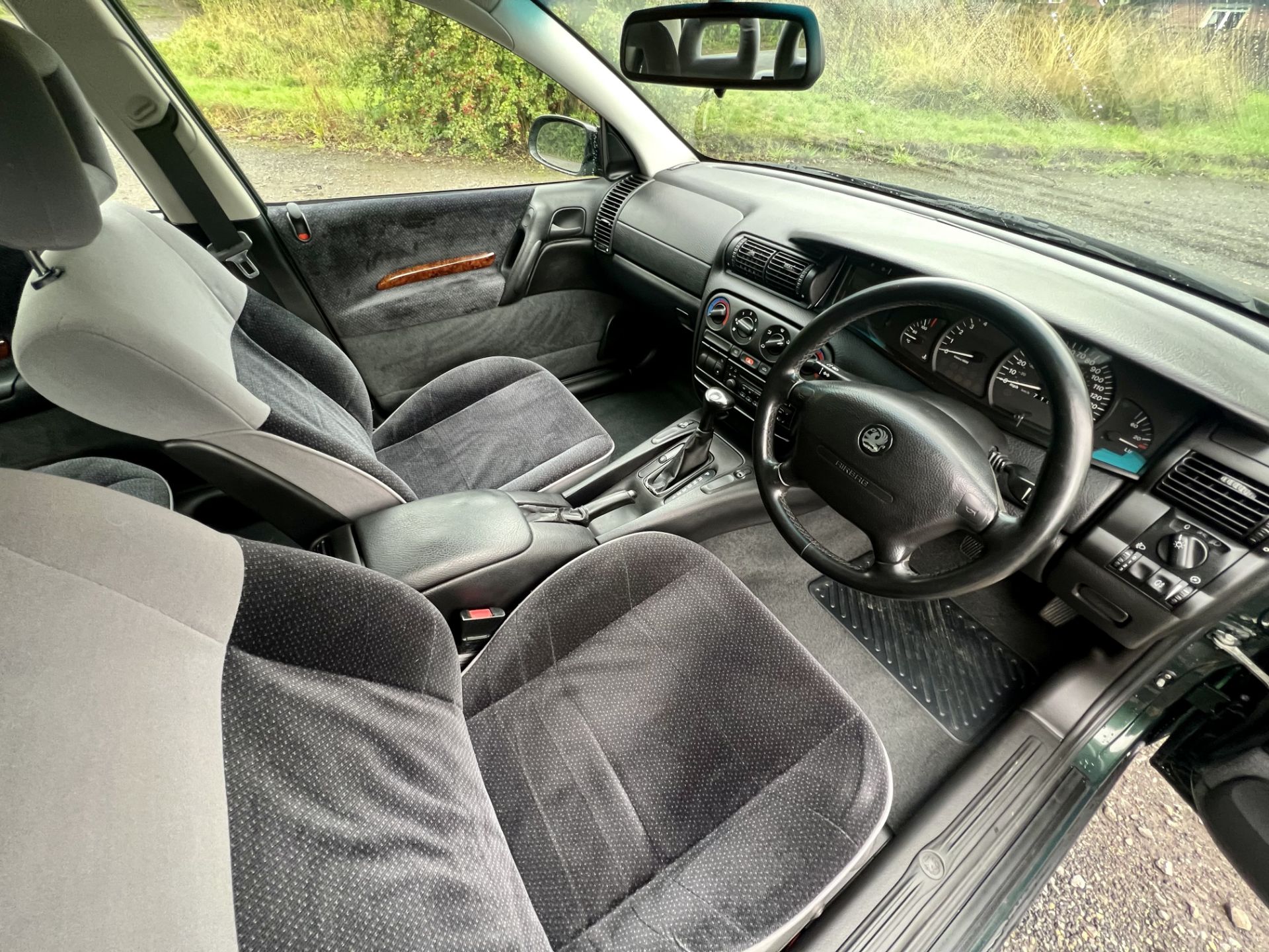 Vauxhall Omega - Image 18 of 34