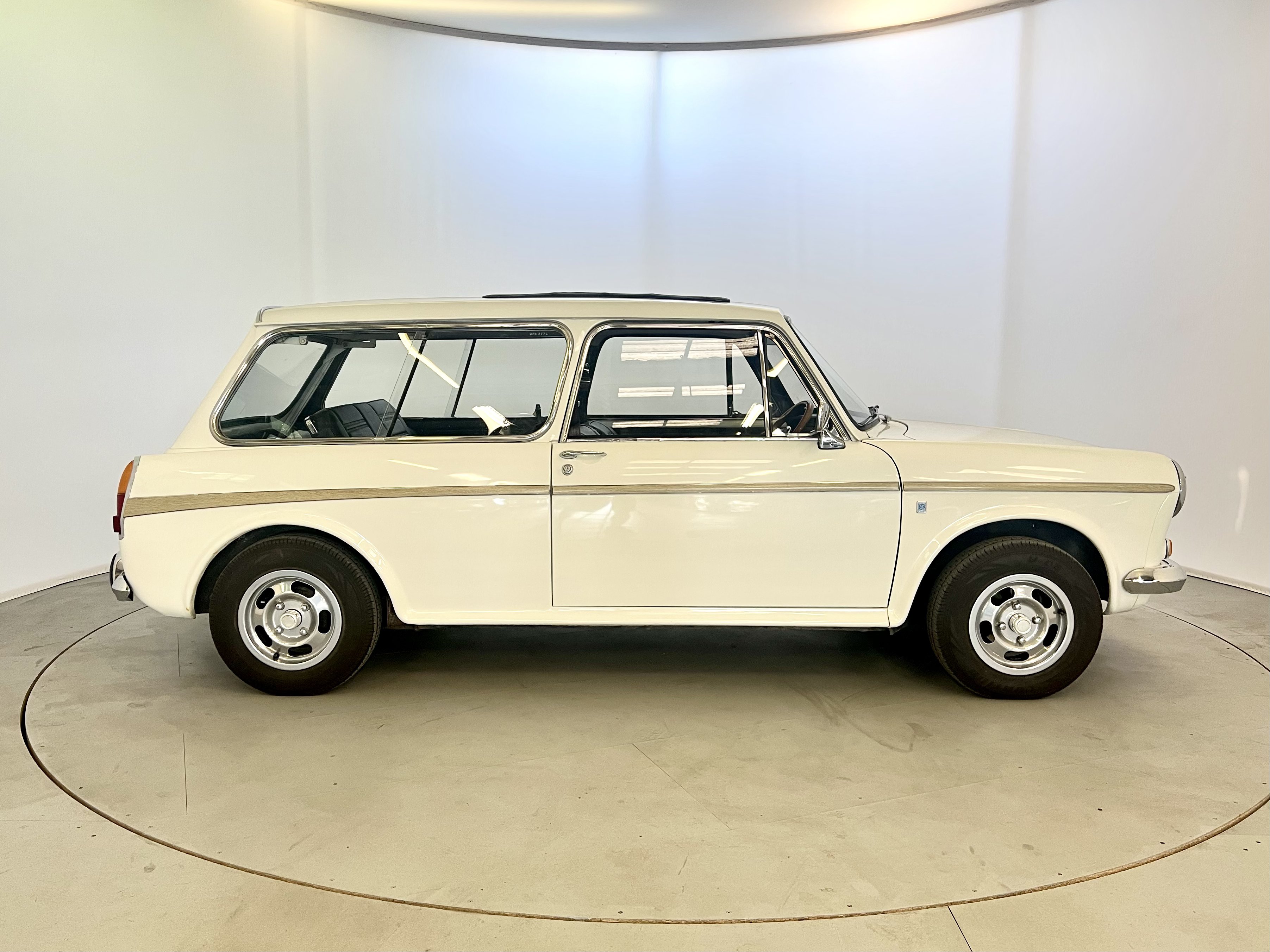 Austin 1300 MK3 Traveller - Image 11 of 30