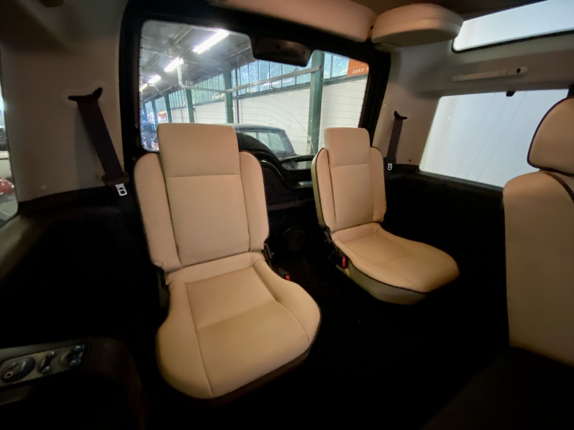 Land Rover Discovery ES - Image 26 of 32