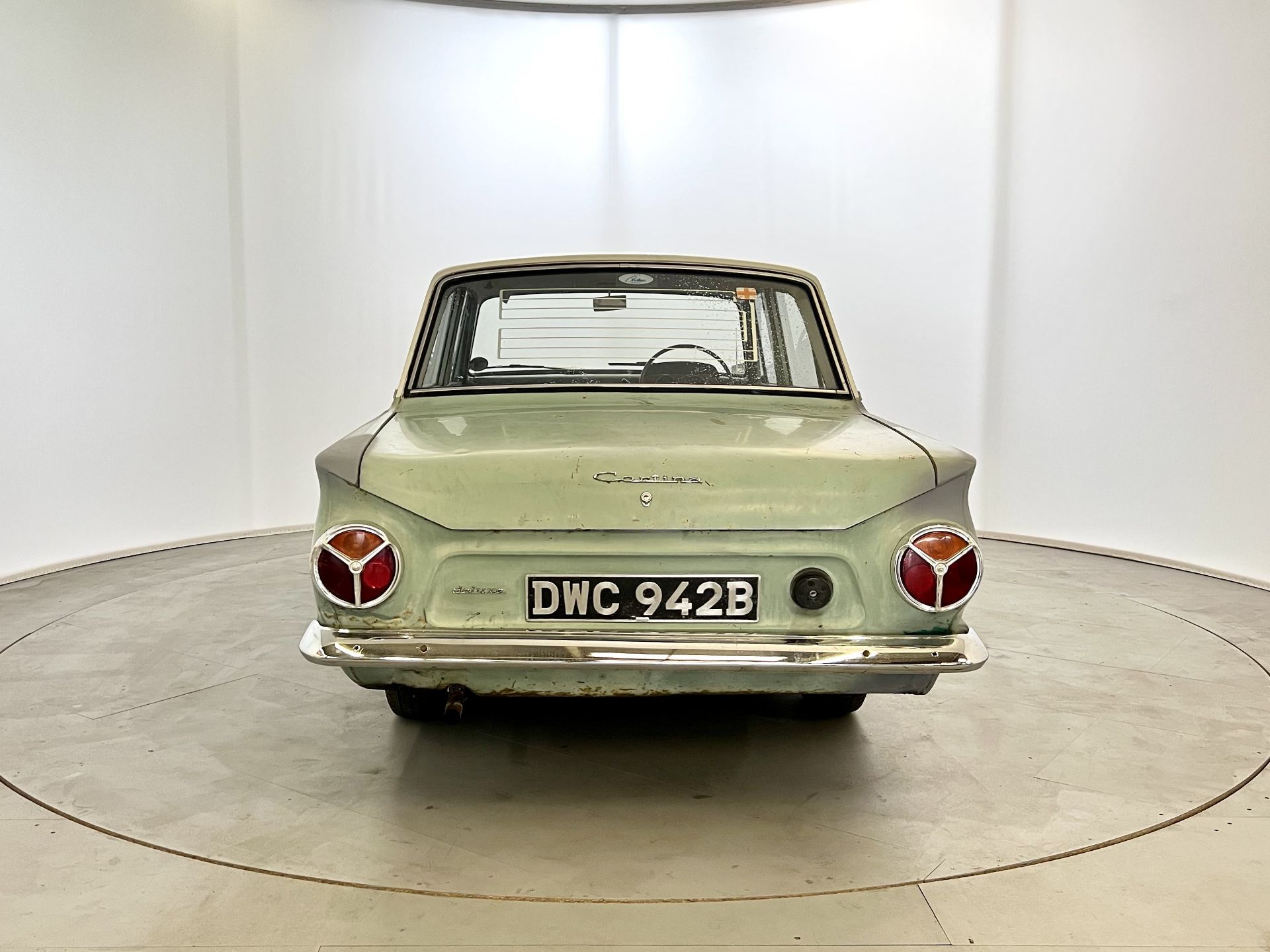 Ford Cortina Deluxe - Image 8 of 31