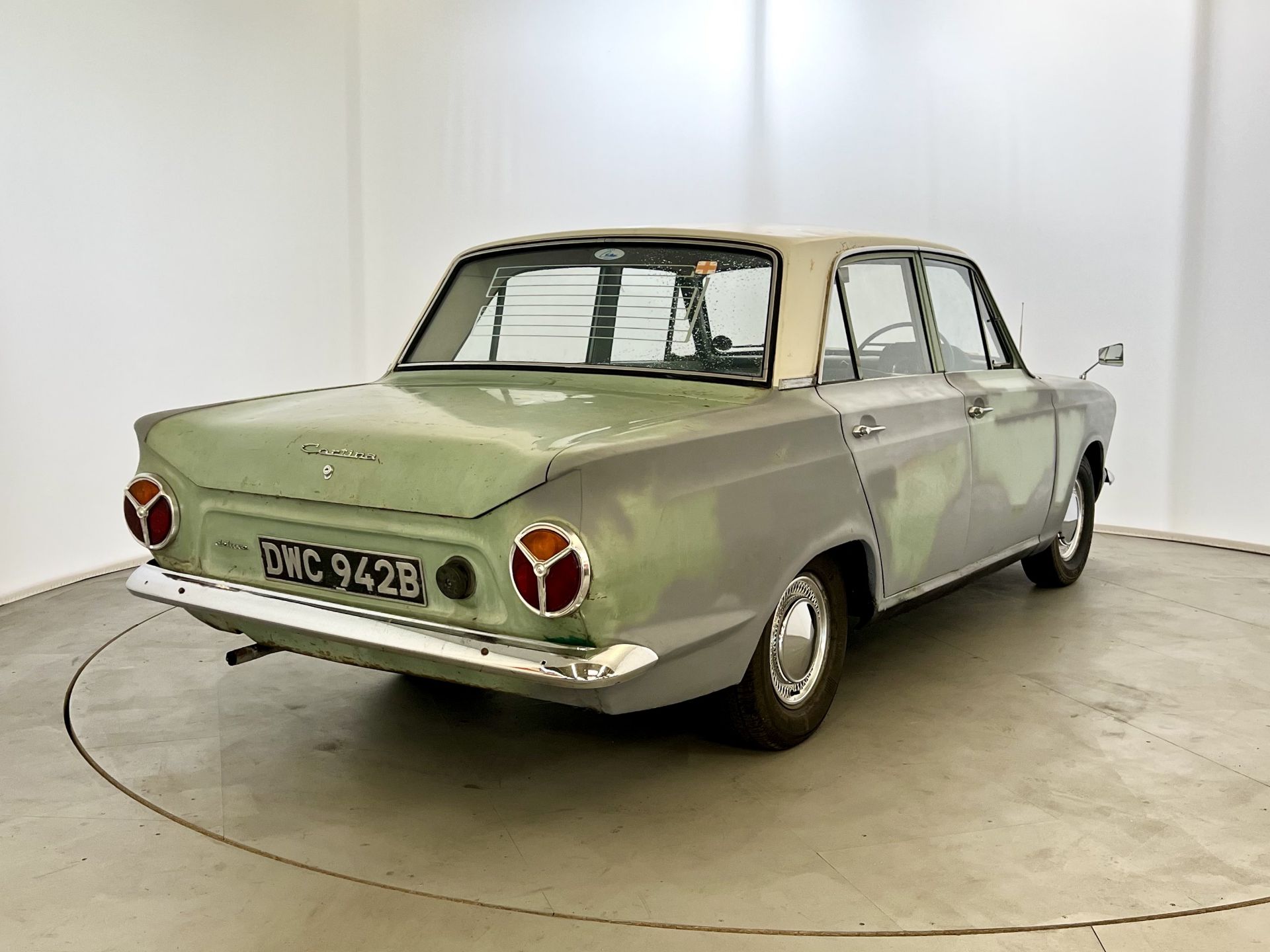 Ford Cortina Deluxe - Image 9 of 31