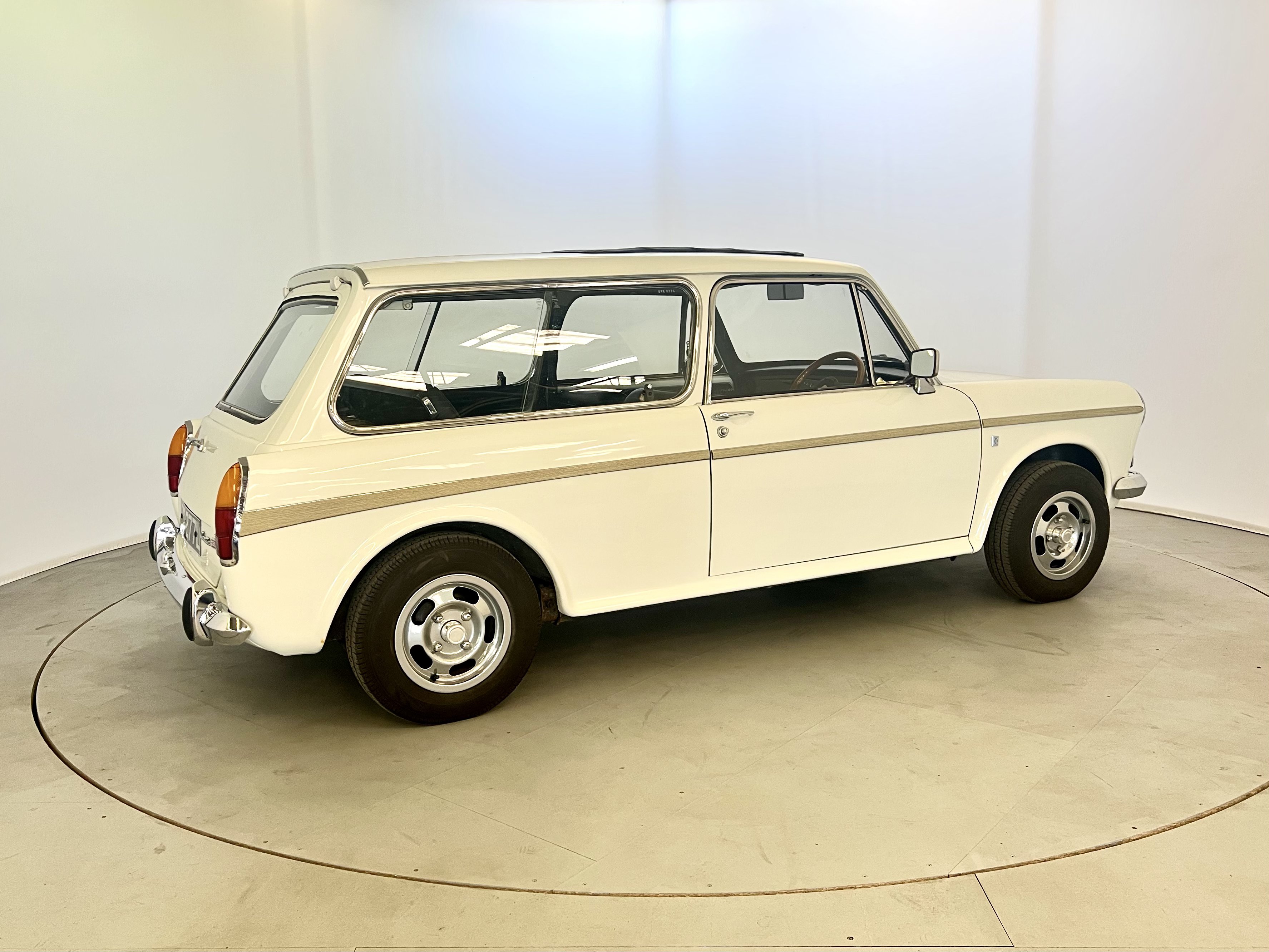 Austin 1300 MK3 Traveller - Image 10 of 30