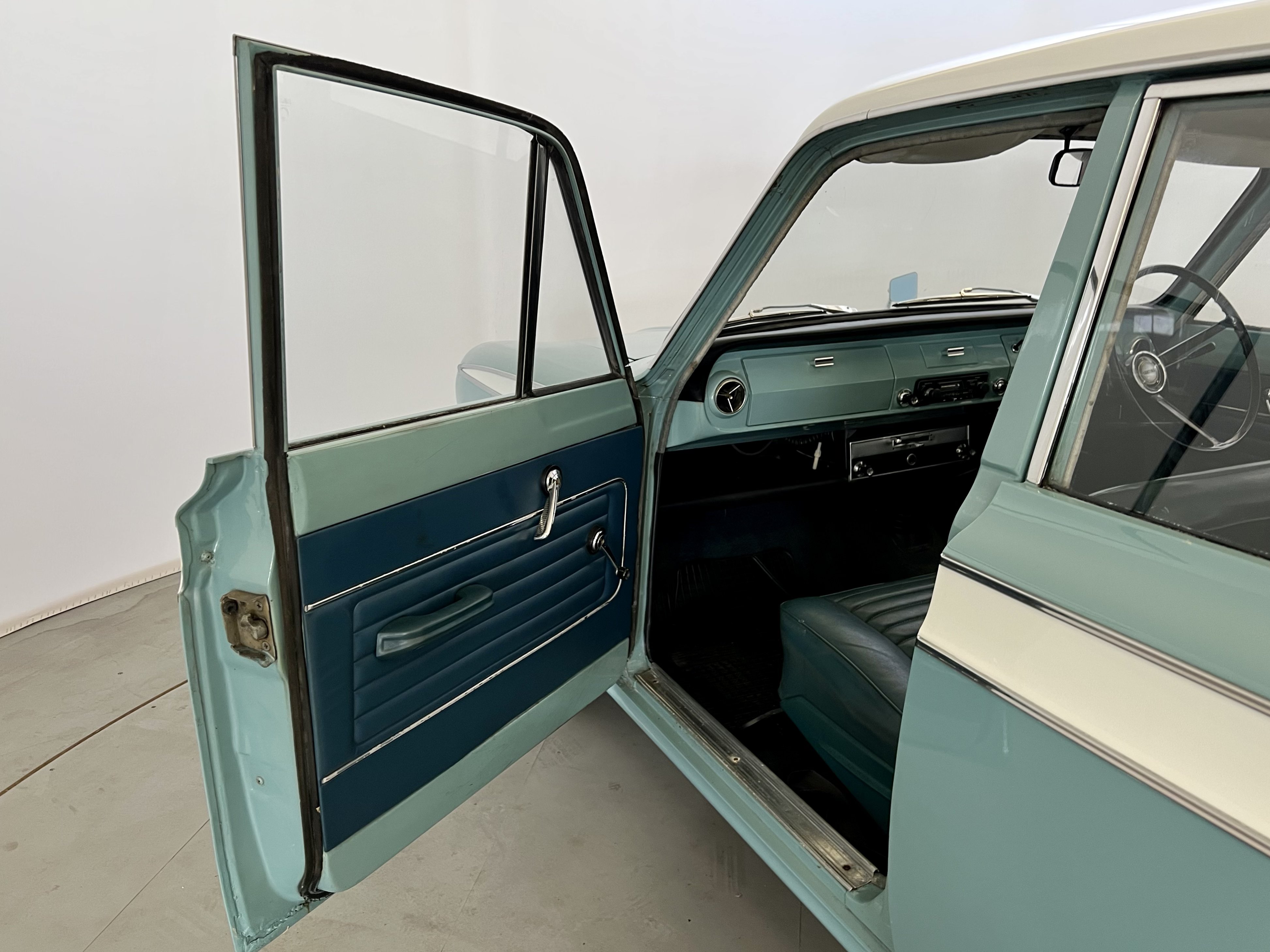 Ford Cortina Super Estate - Image 26 of 35