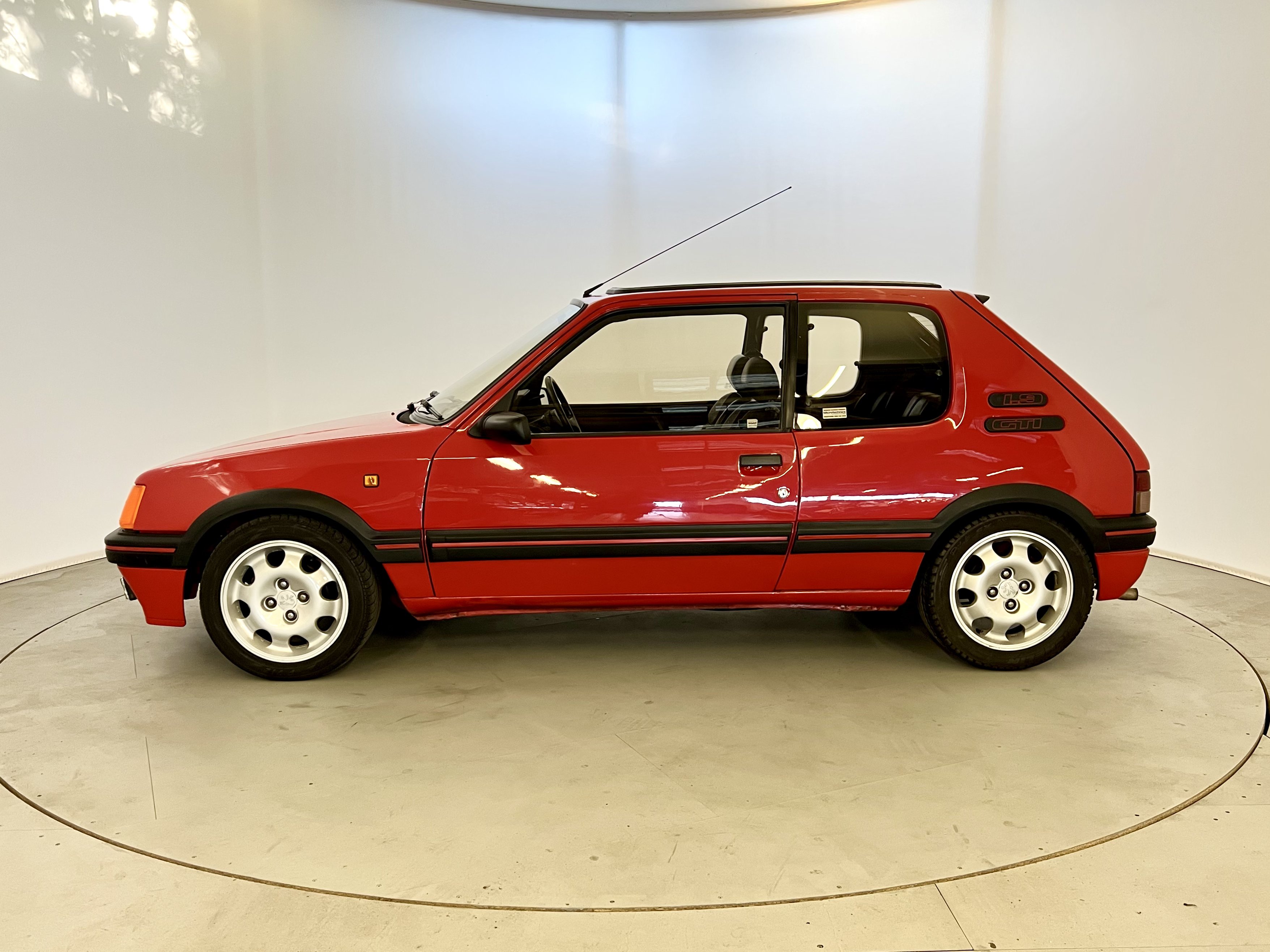 Peugeot 205 GTI 1.9 - Image 5 of 30