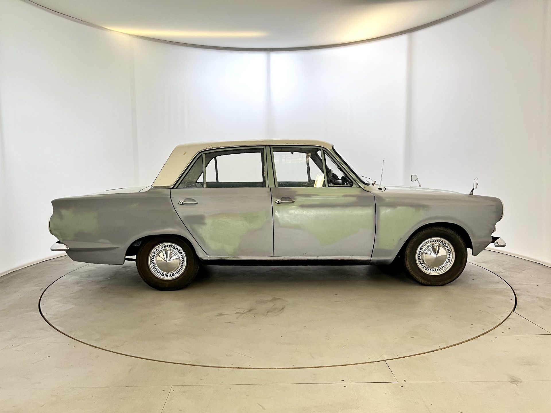 Ford Cortina Deluxe - Image 11 of 31