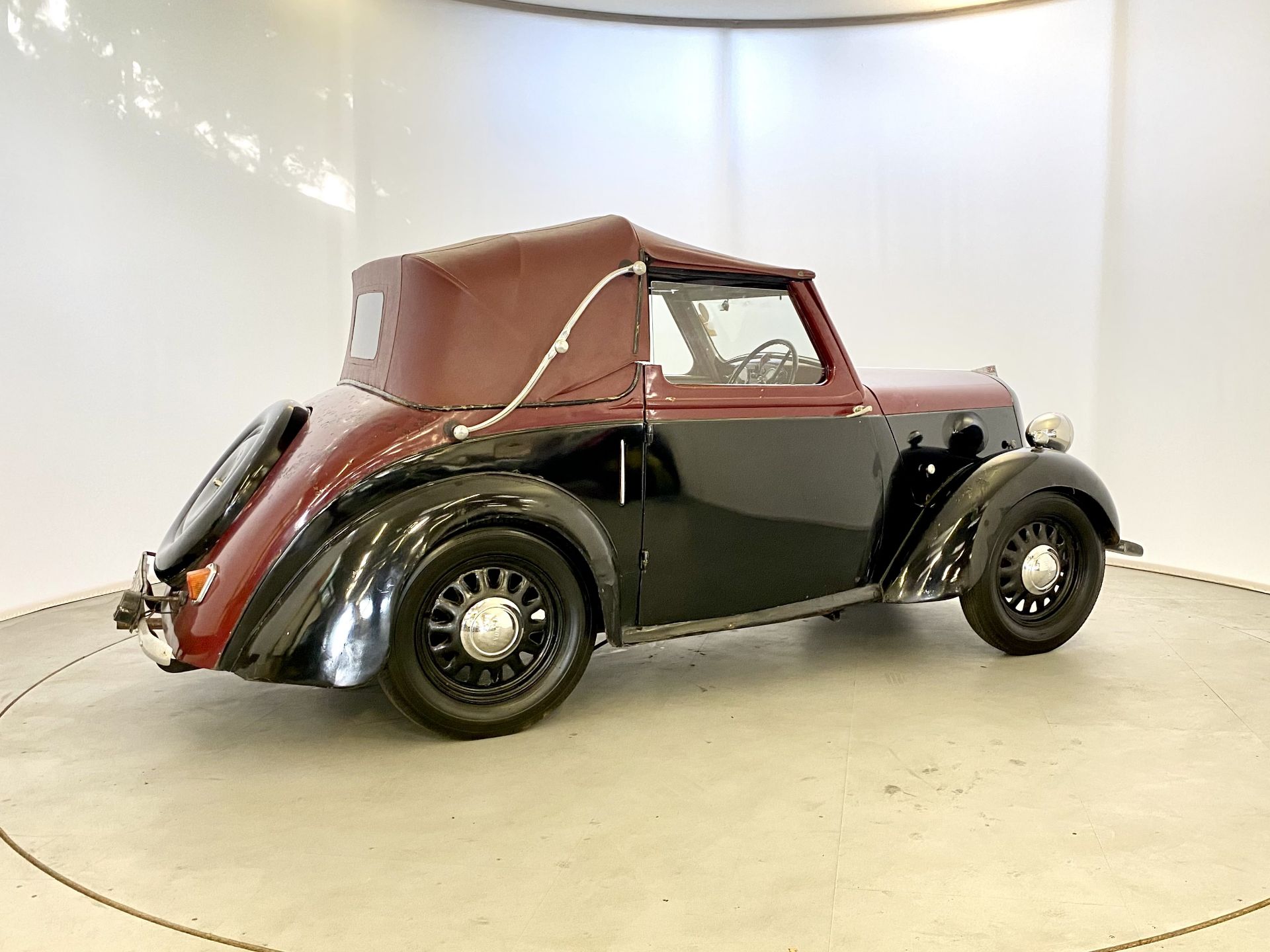 Standard Eight Drop Head Coupé - Image 10 of 25