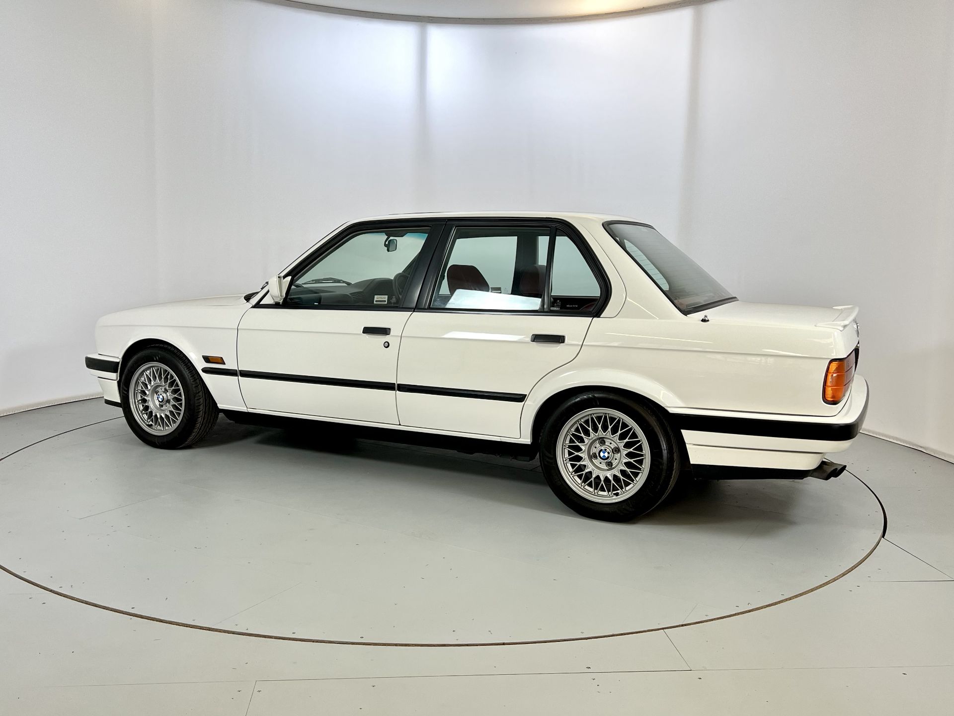 BMW 325i - Image 6 of 37
