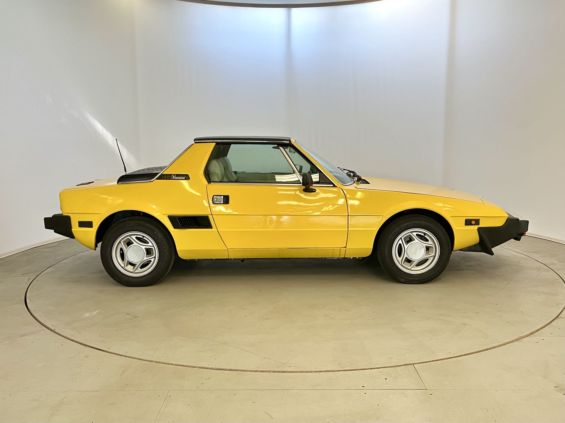 Fiat X1/9 - Image 11 of 31