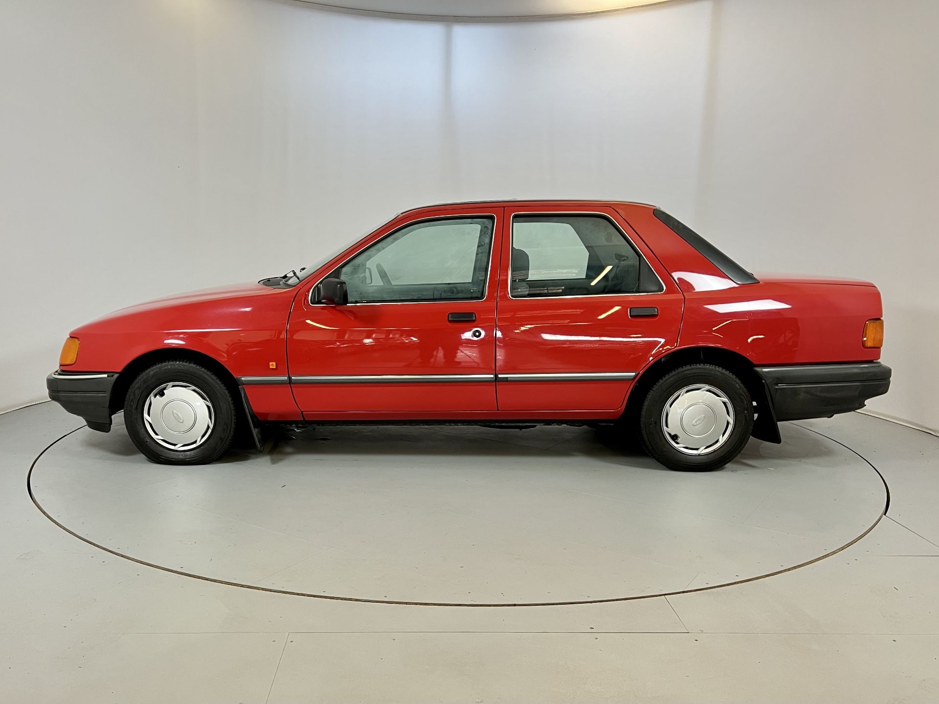 Ford Sierra Sapphire - Image 5 of 34