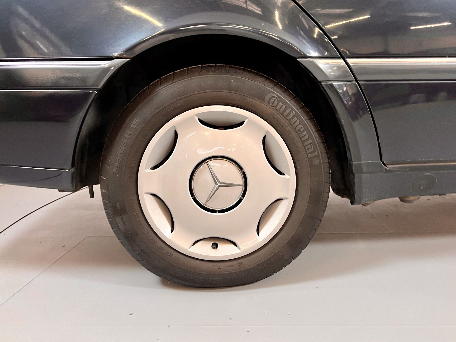 Mercedes-Benz C200 - Image 14 of 33