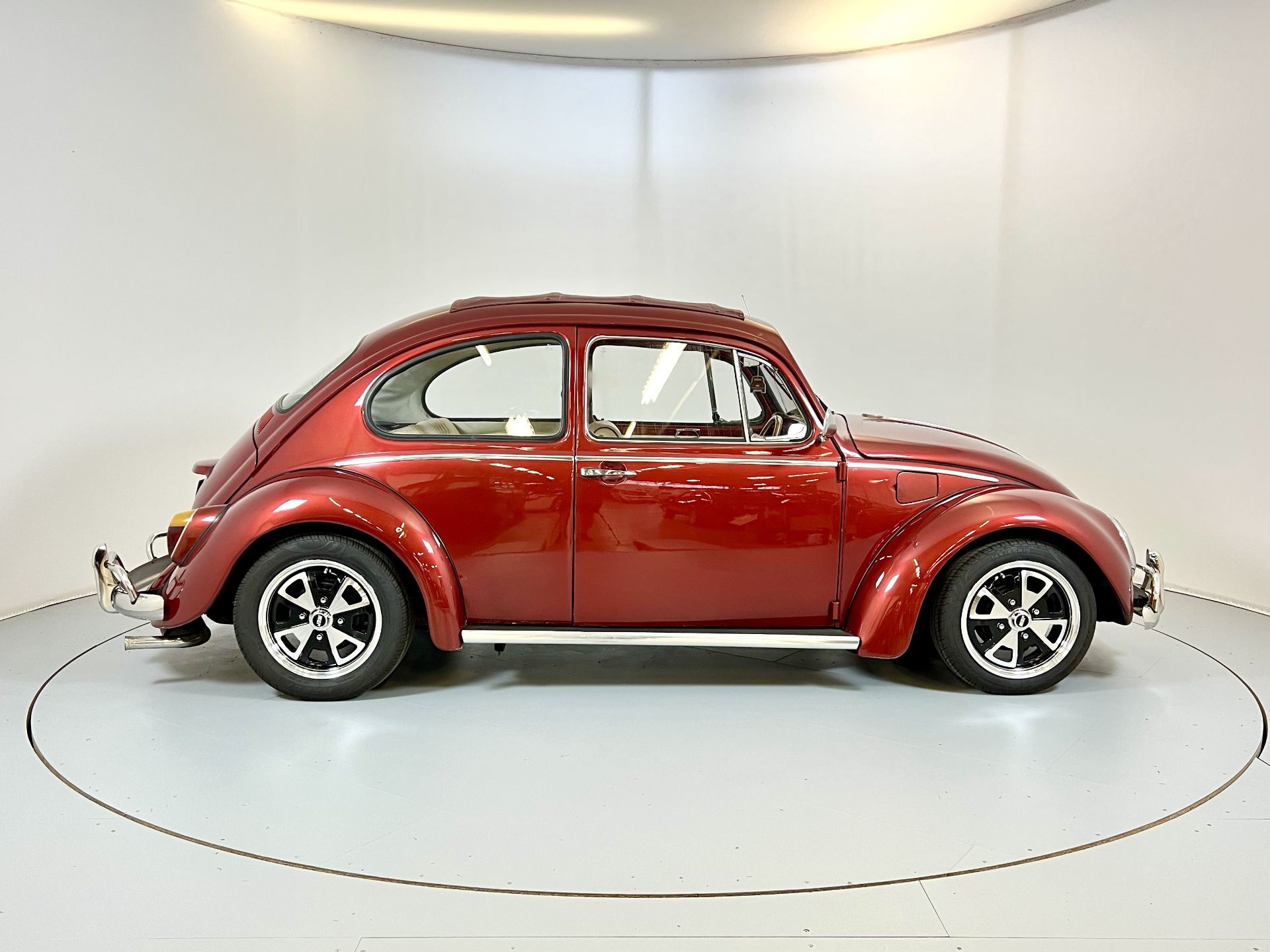 Volkswagen Beetle - Image 11 of 29