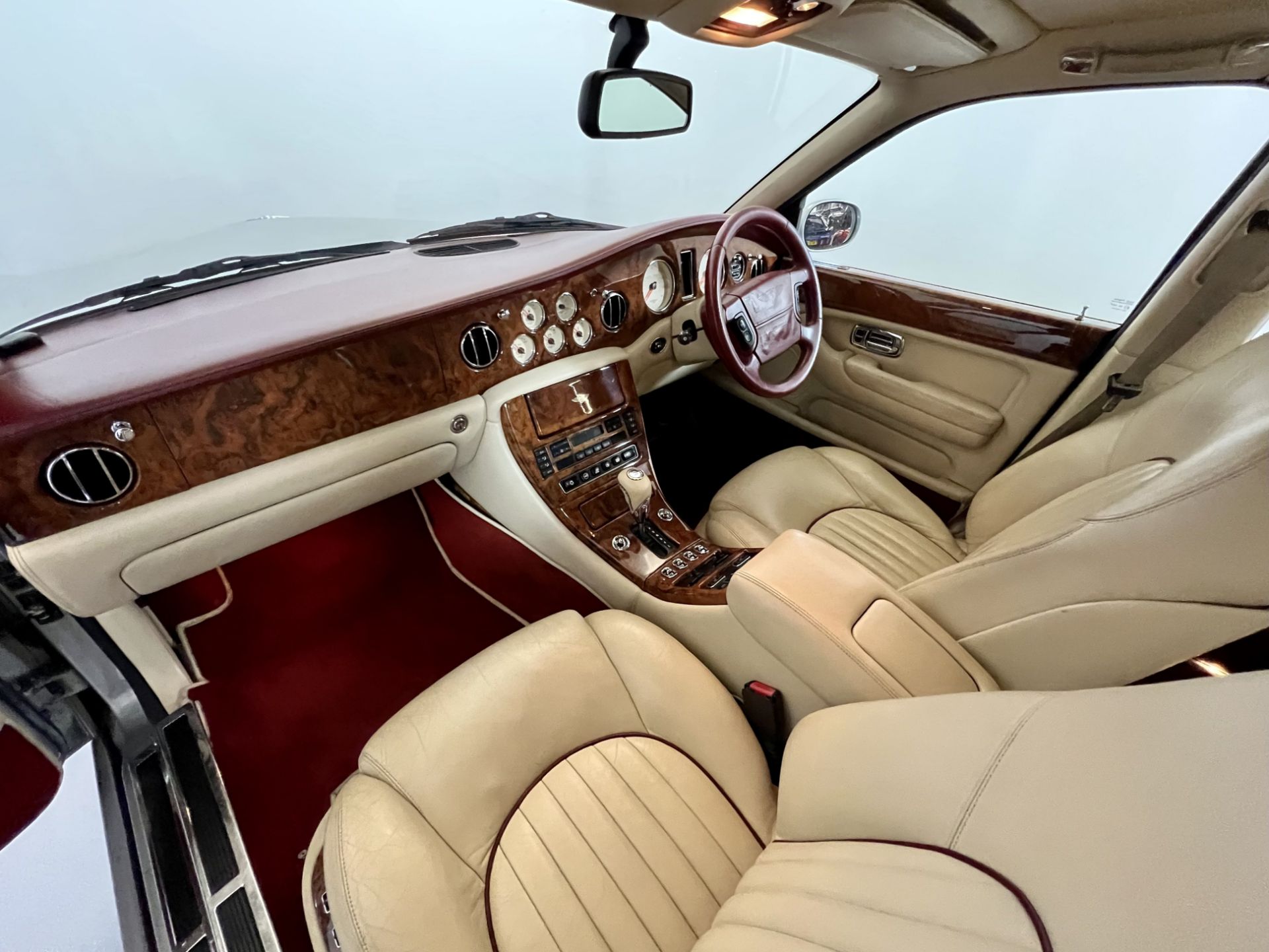 Bentley Arnage - Image 27 of 34