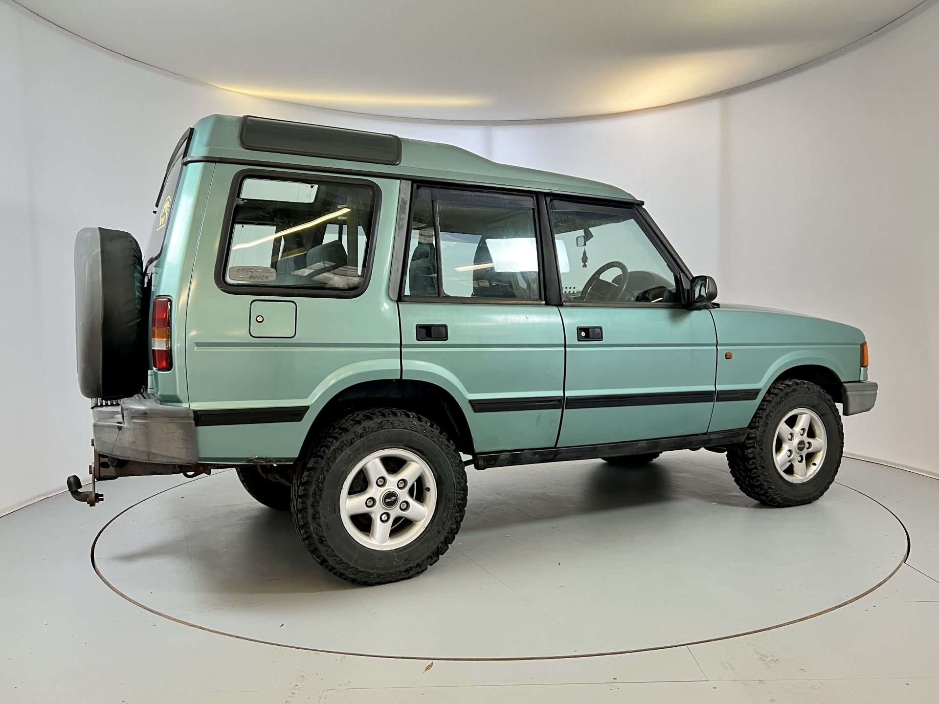 Land Rover Discovery - Image 10 of 34