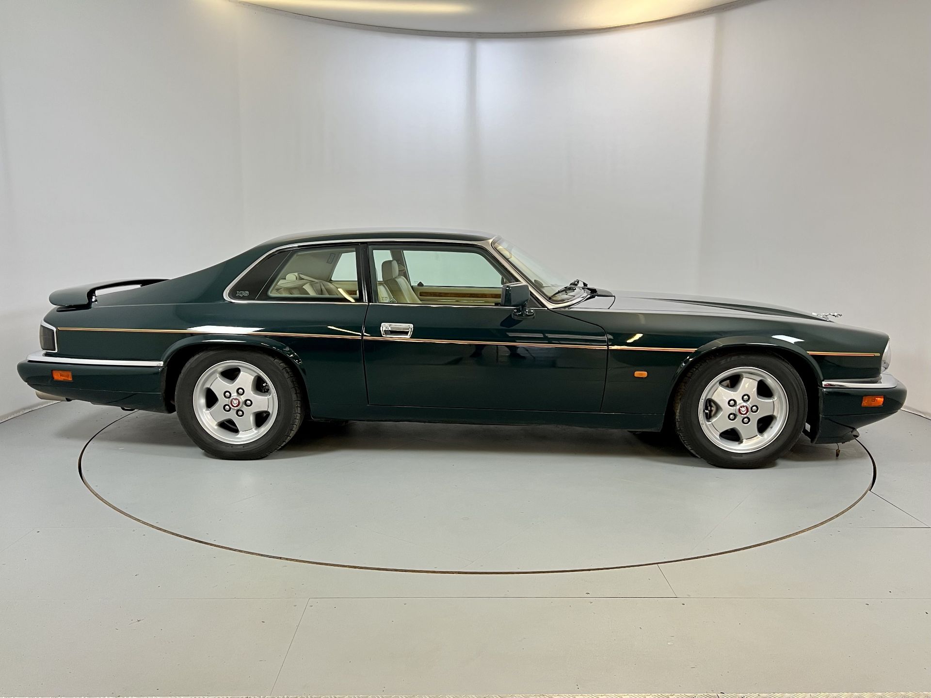 Jaguar XJS - Image 11 of 29