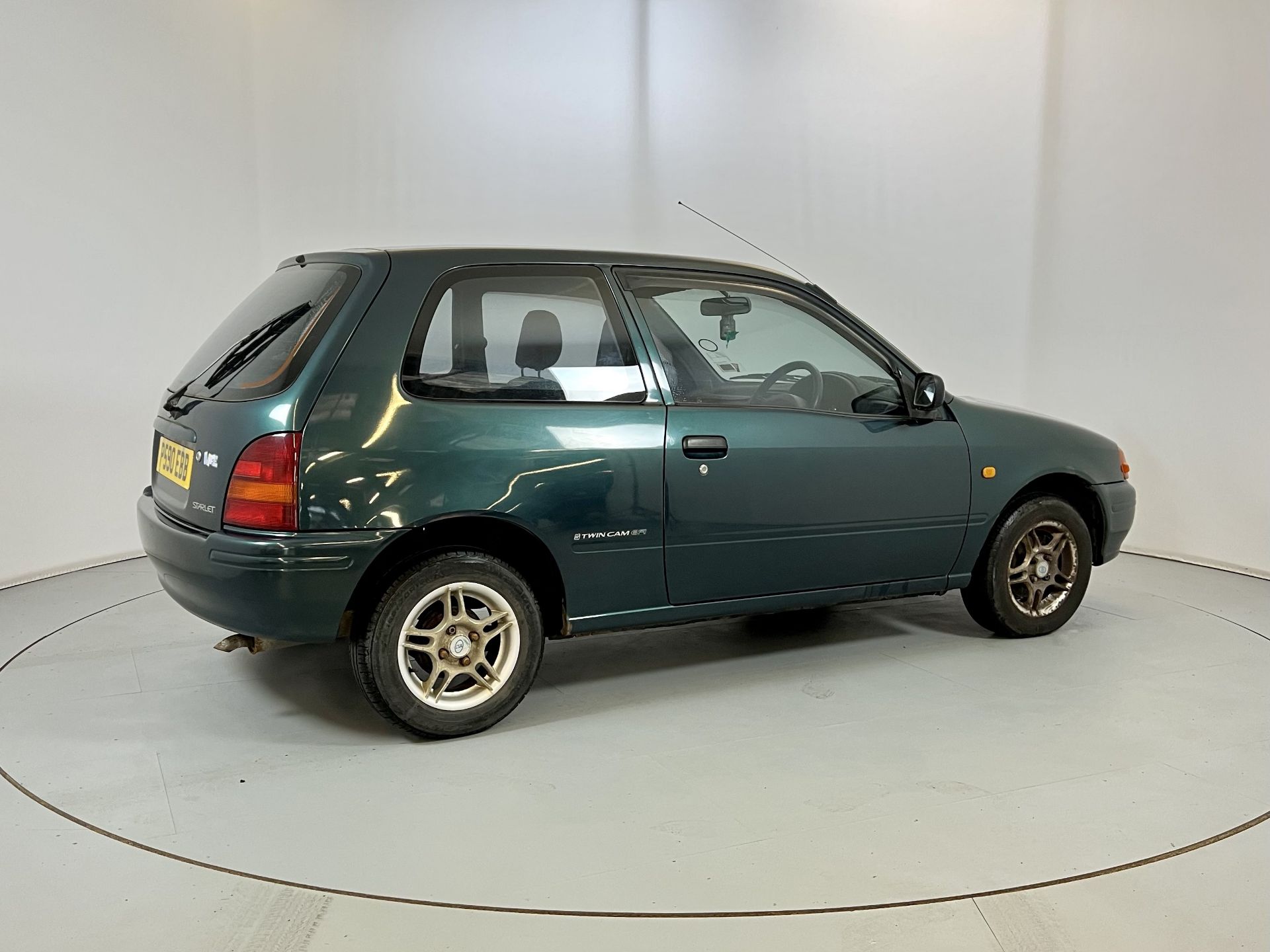 Toyota Starlet - Image 10 of 27