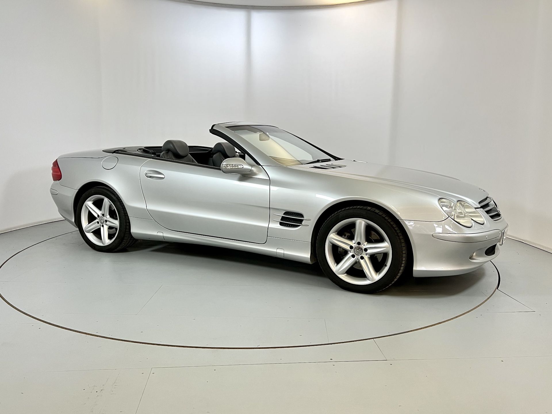 Mercedes-Benz SL500 - Image 12 of 28