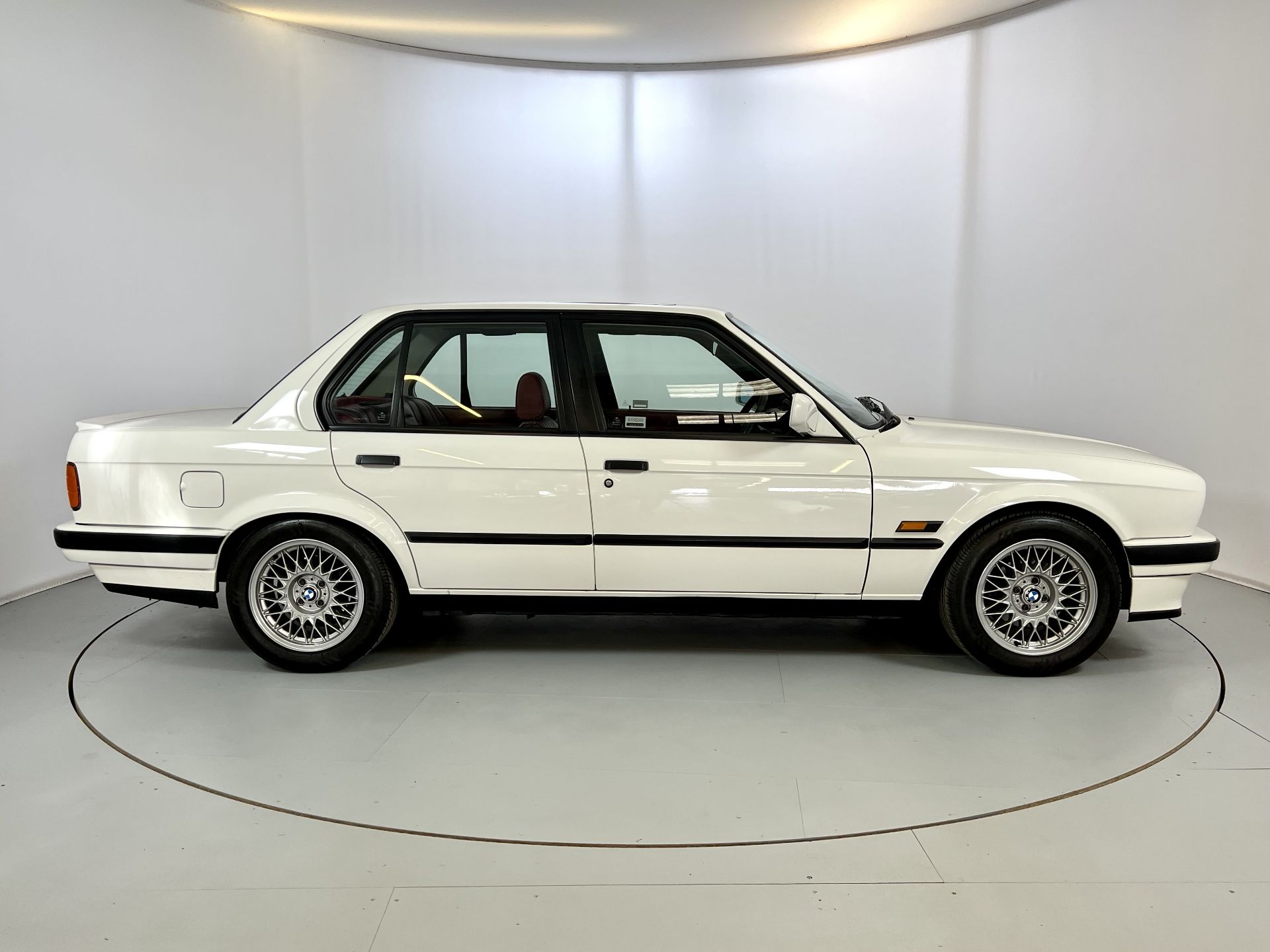 BMW 325i - Image 11 of 37