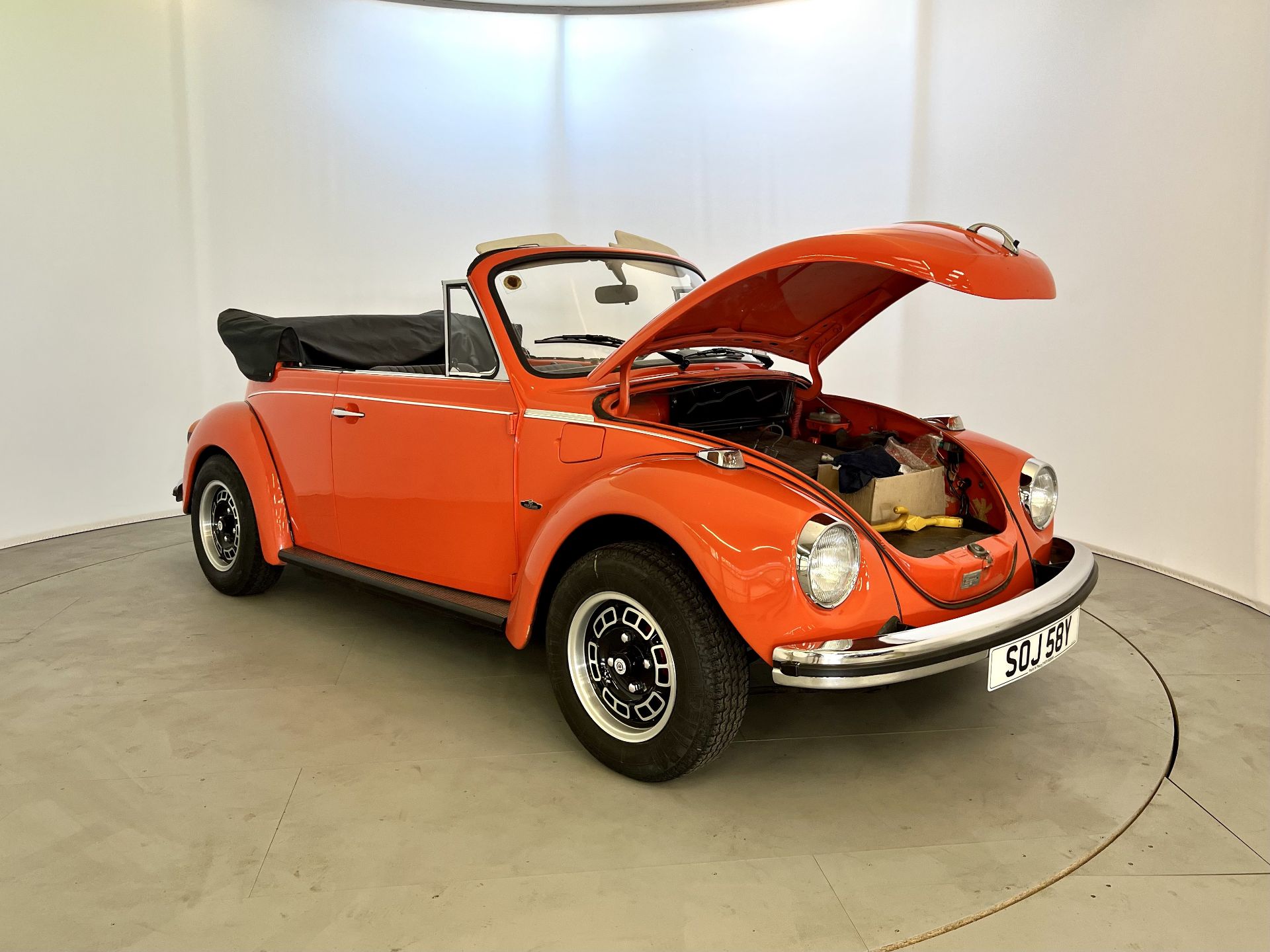 Volkswagen Beetle Cabriolet - Image 26 of 33