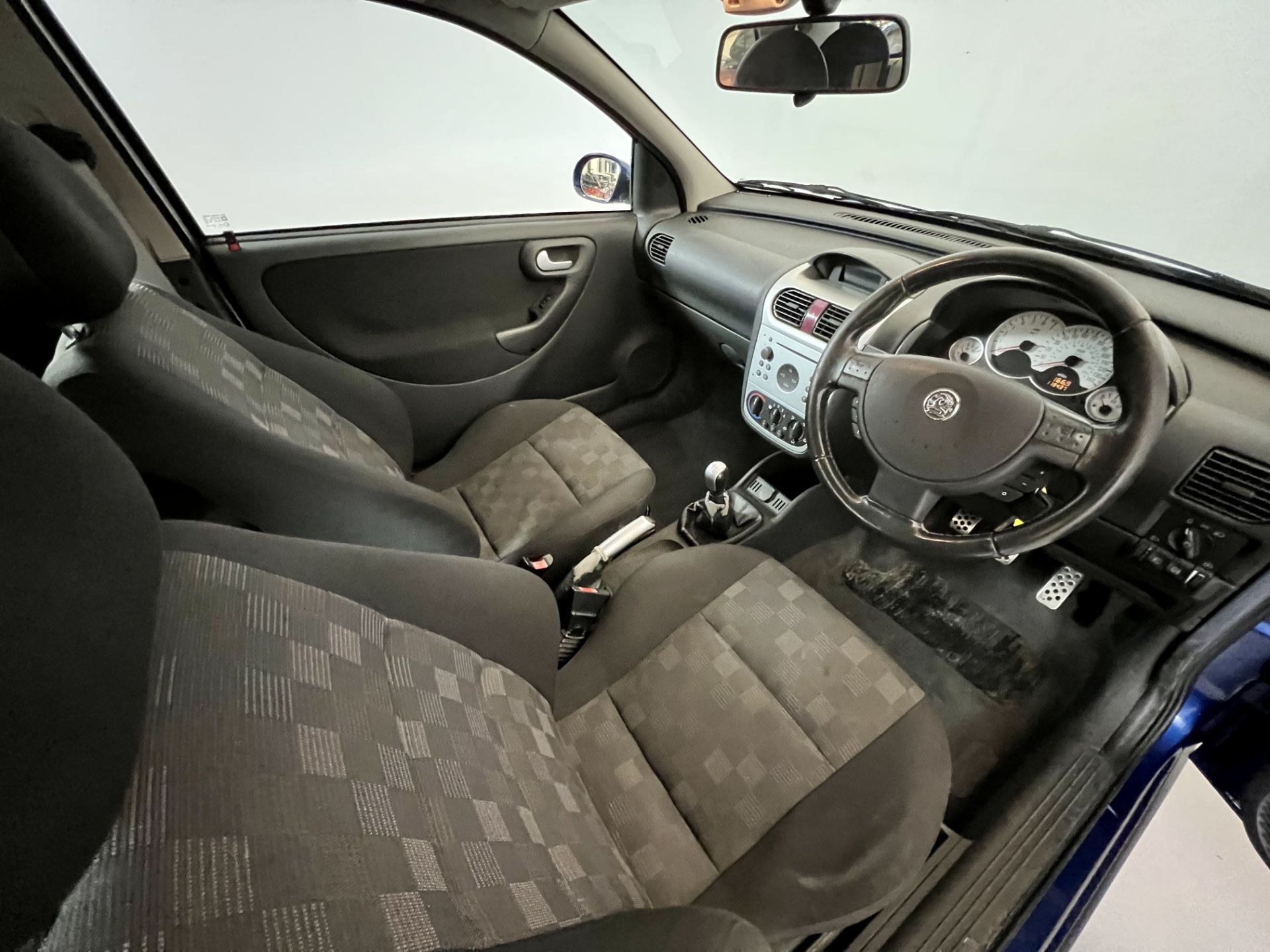 Vauxhall Corsa 1.8 SRI - Image 19 of 28