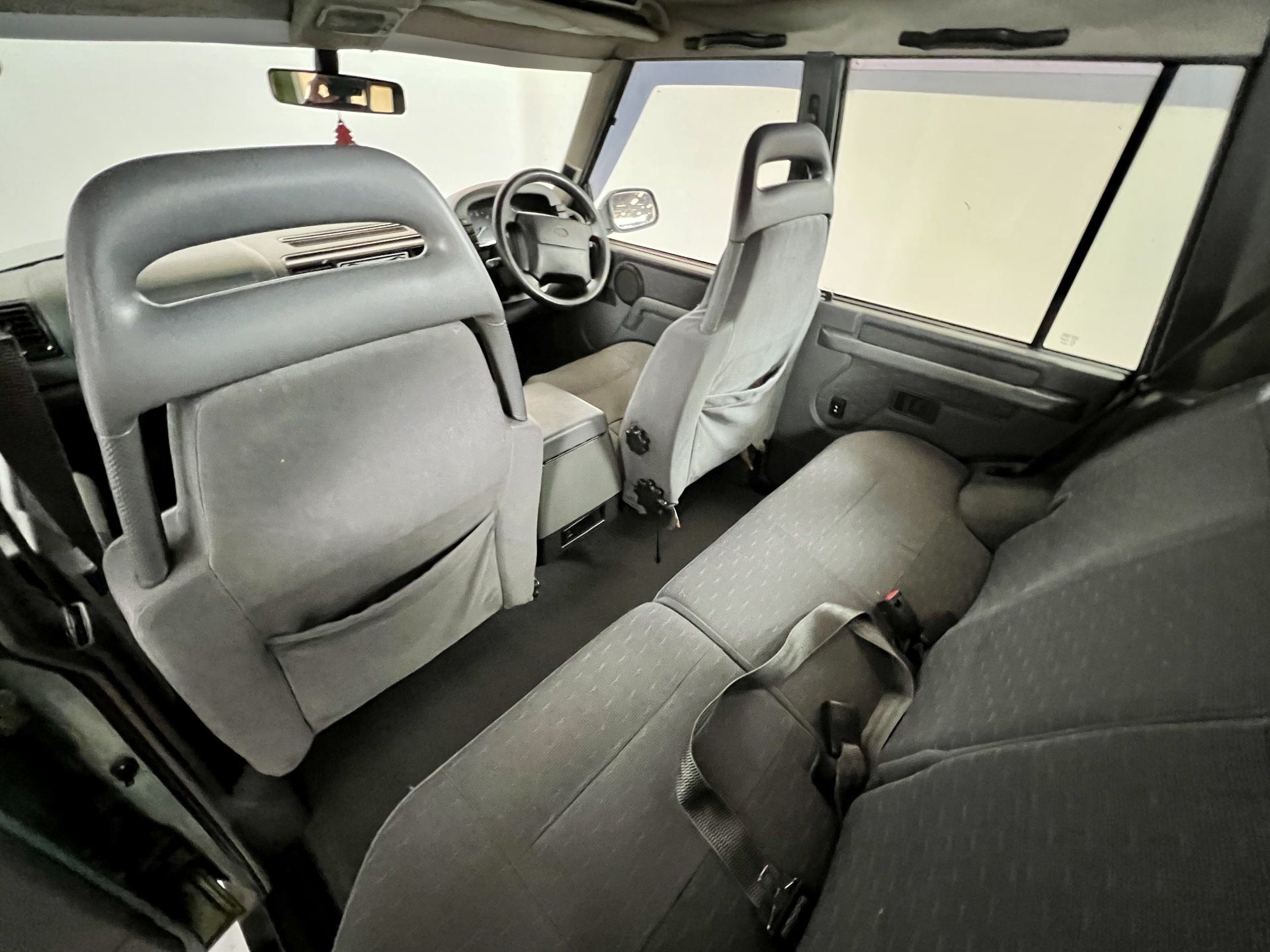 Land Rover Discovery - Image 27 of 34