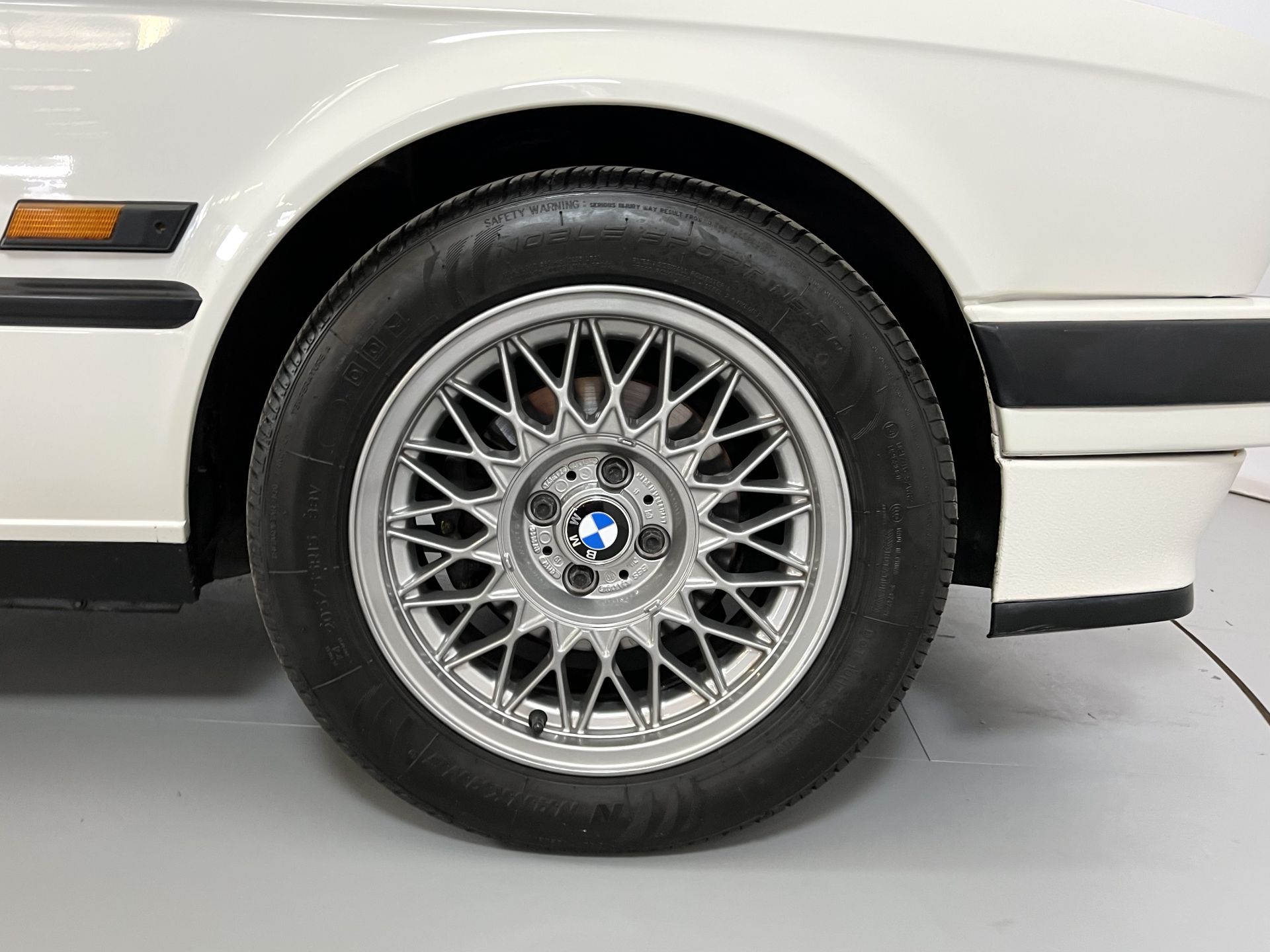 BMW 325i - Image 13 of 37