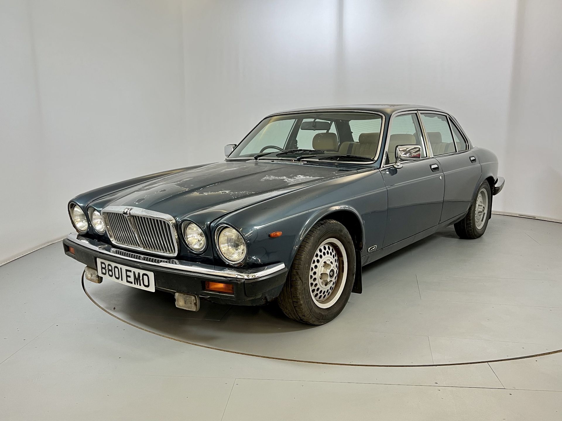 Jaguar 4.2 Sovereign - Image 3 of 32