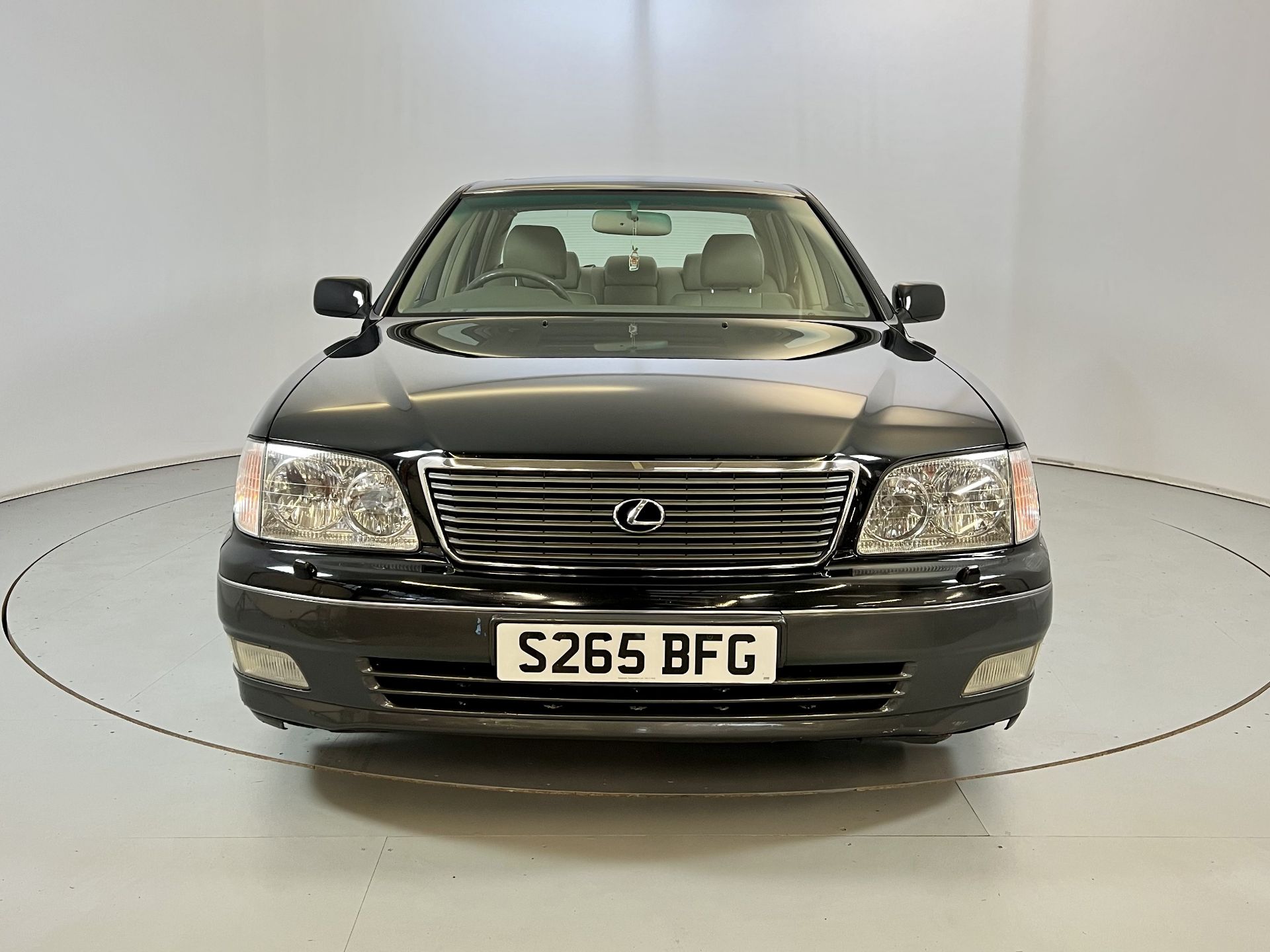 Lexus LS400 - Image 2 of 33