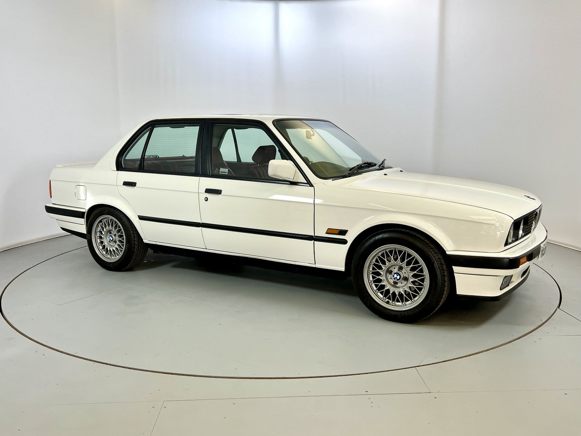 BMW 325i - Image 12 of 37