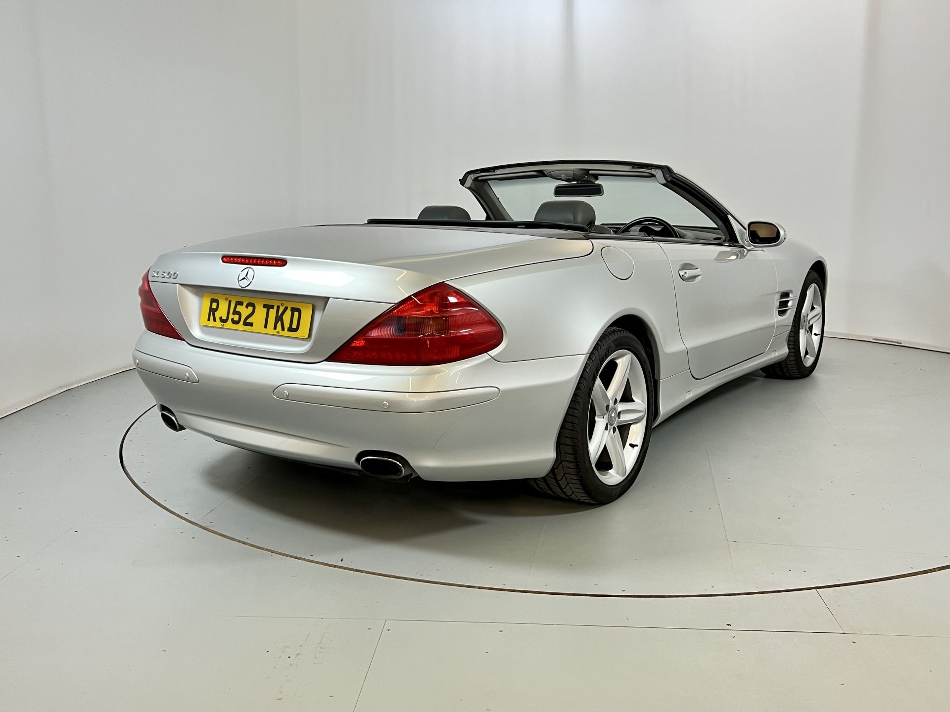 Mercedes-Benz SL500 - Image 9 of 28