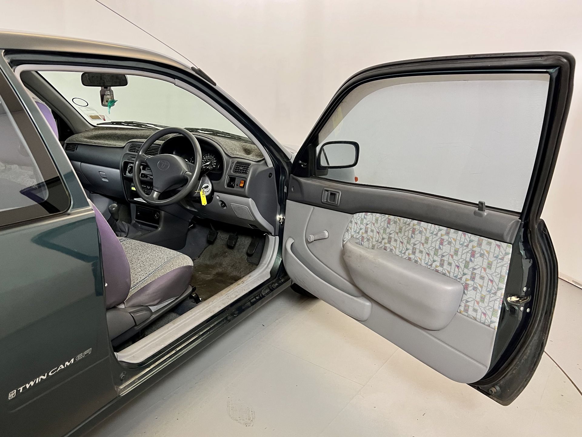 Toyota Starlet - Image 17 of 27