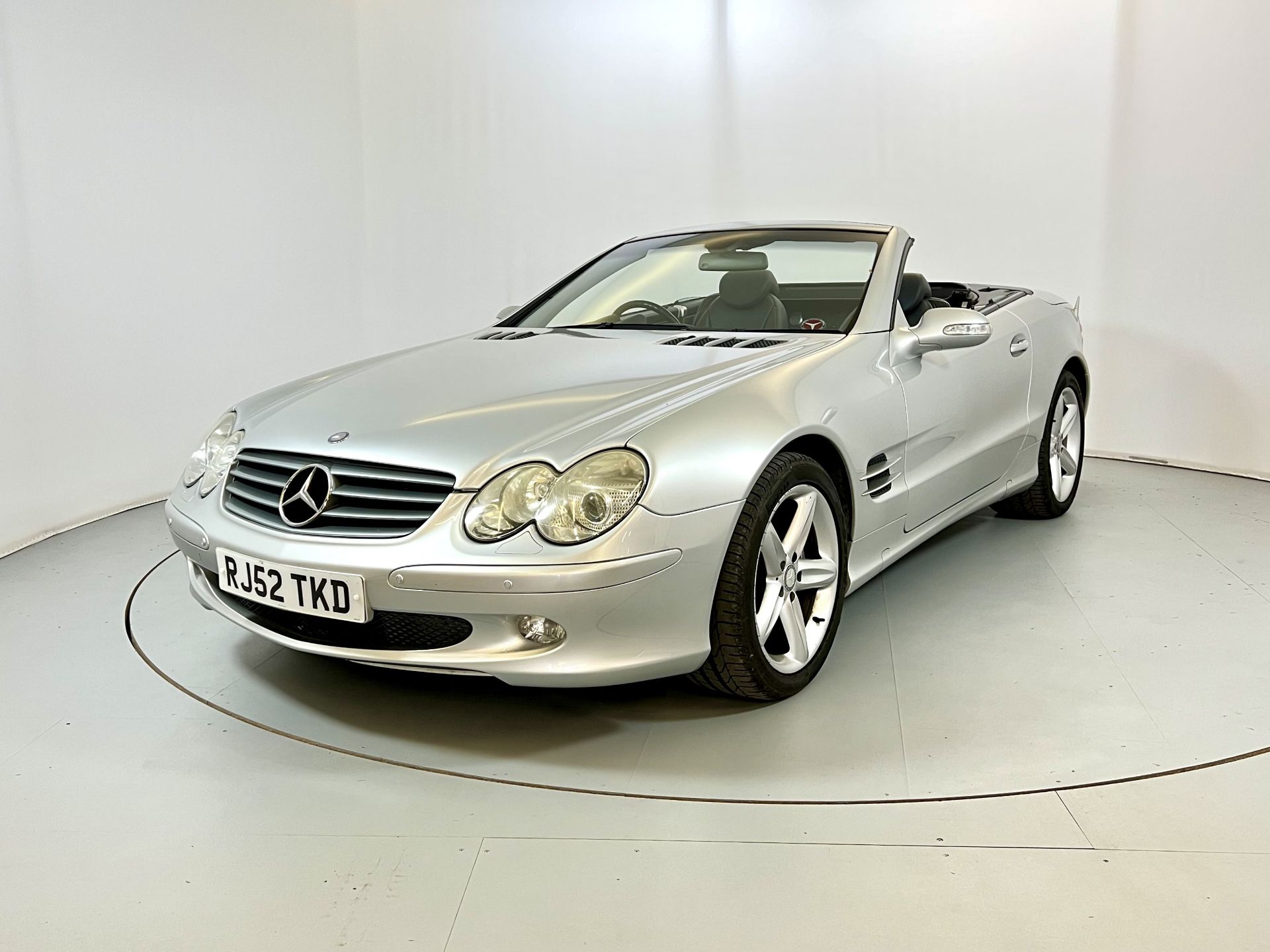 Mercedes-Benz SL500 - Image 3 of 28