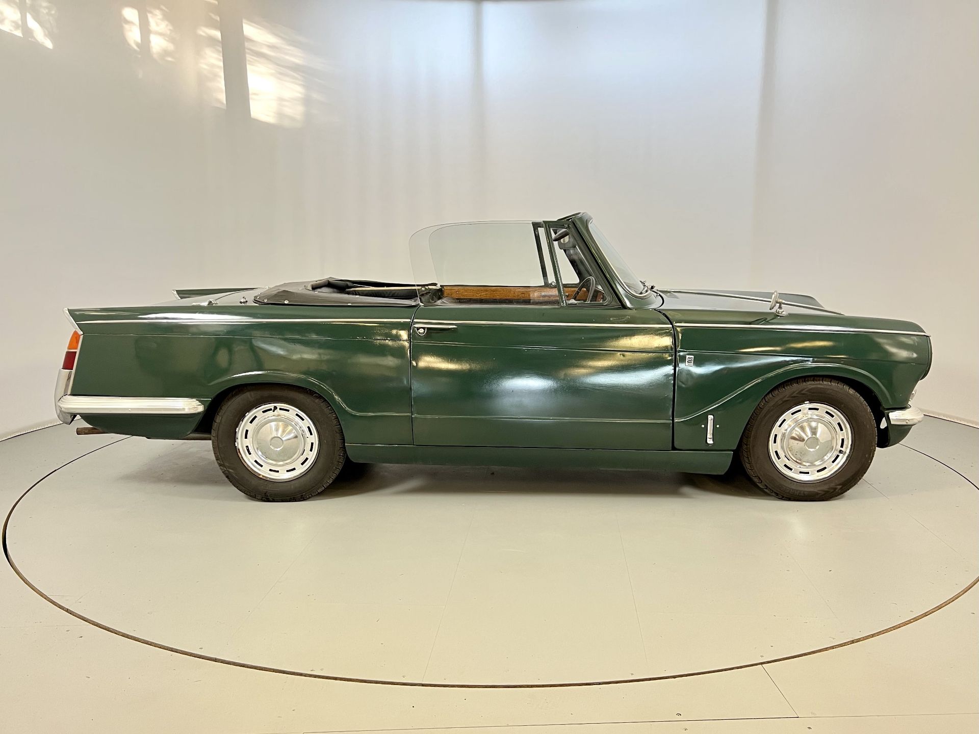 Triumph Vitesse - Image 11 of 24