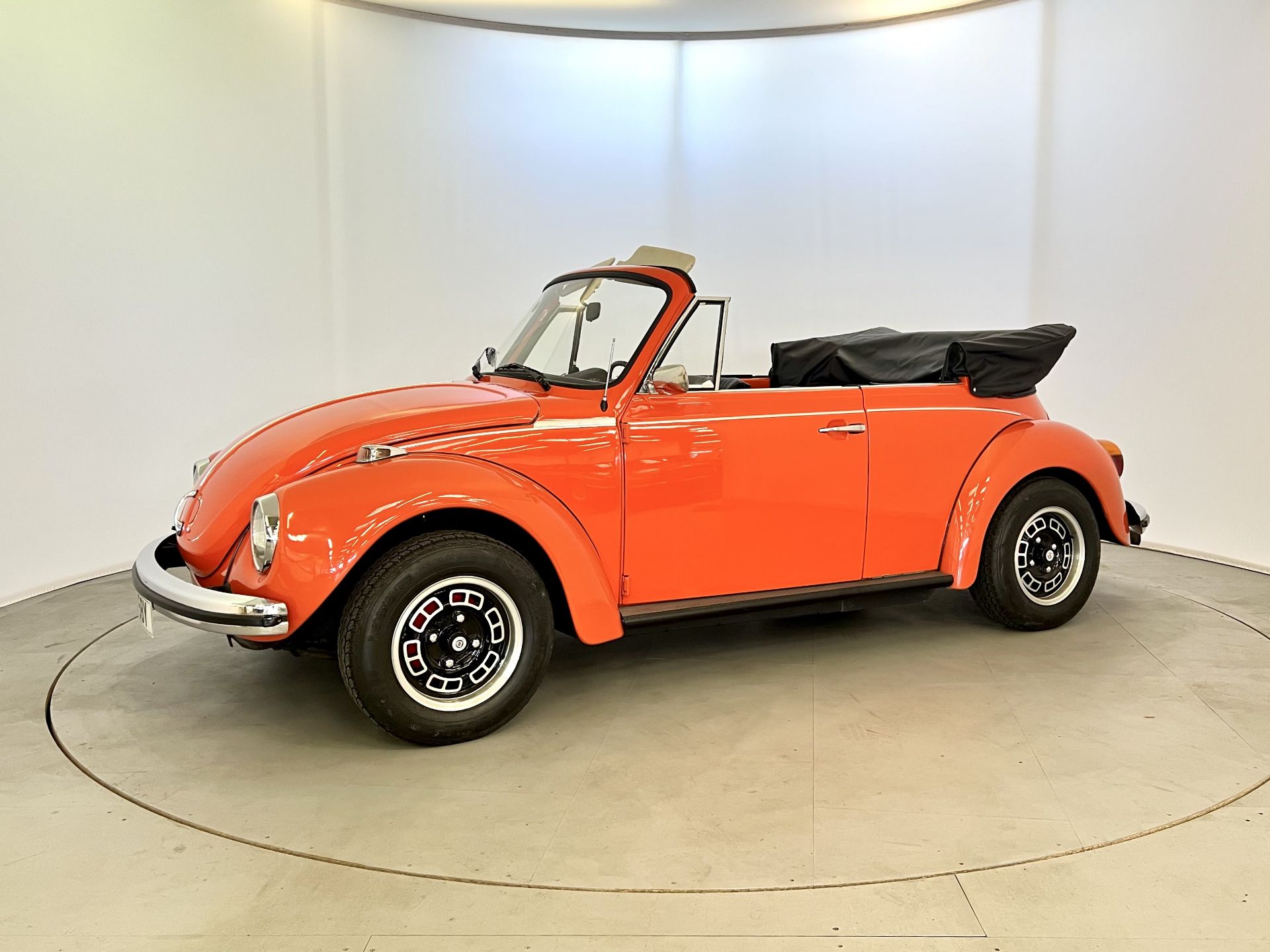 Volkswagen Beetle Cabriolet - Image 4 of 33