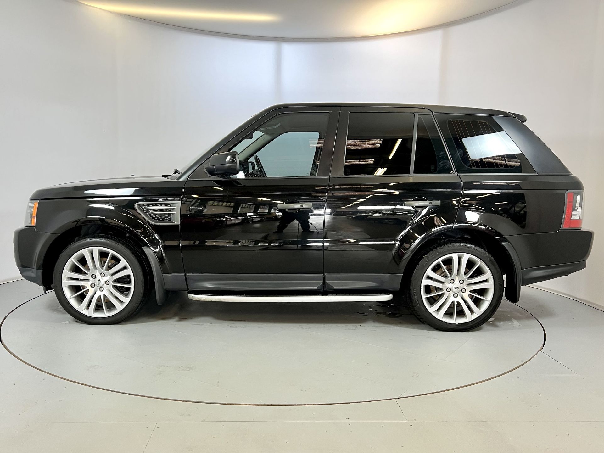 Range Rover Sport HSE 3.0 - Image 5 of 36