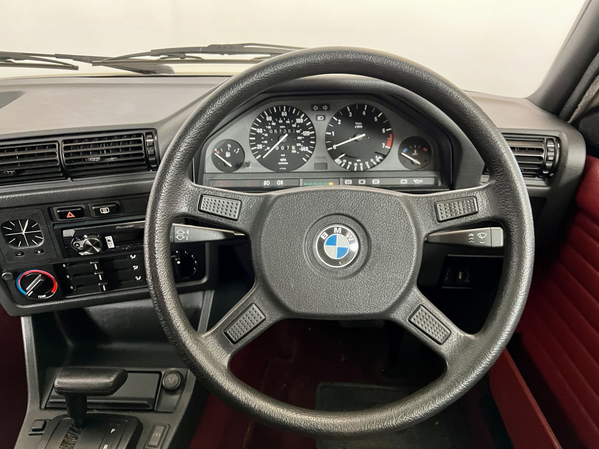 BMW 325i - Image 31 of 37
