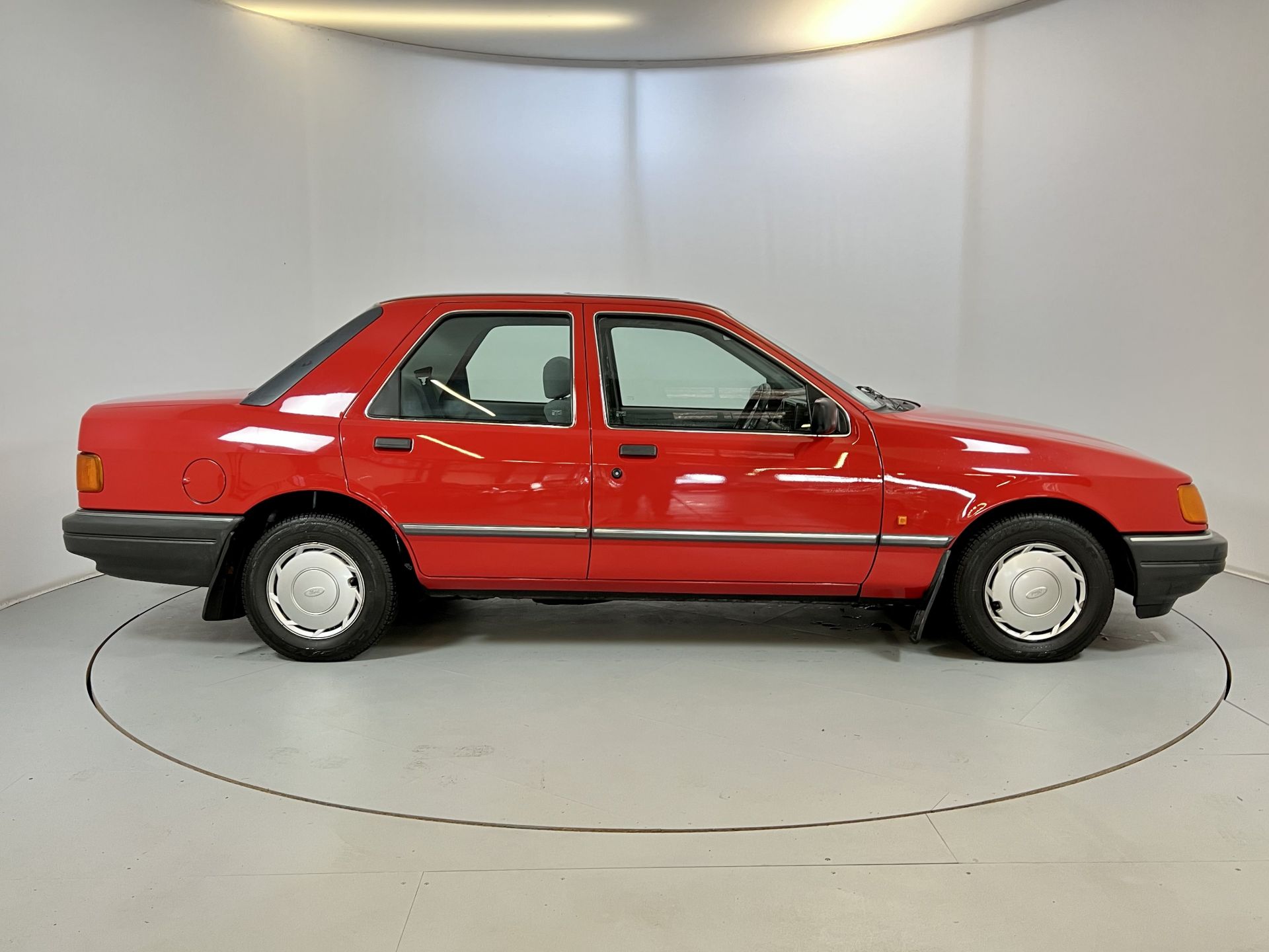 Ford Sierra Sapphire - Image 11 of 34