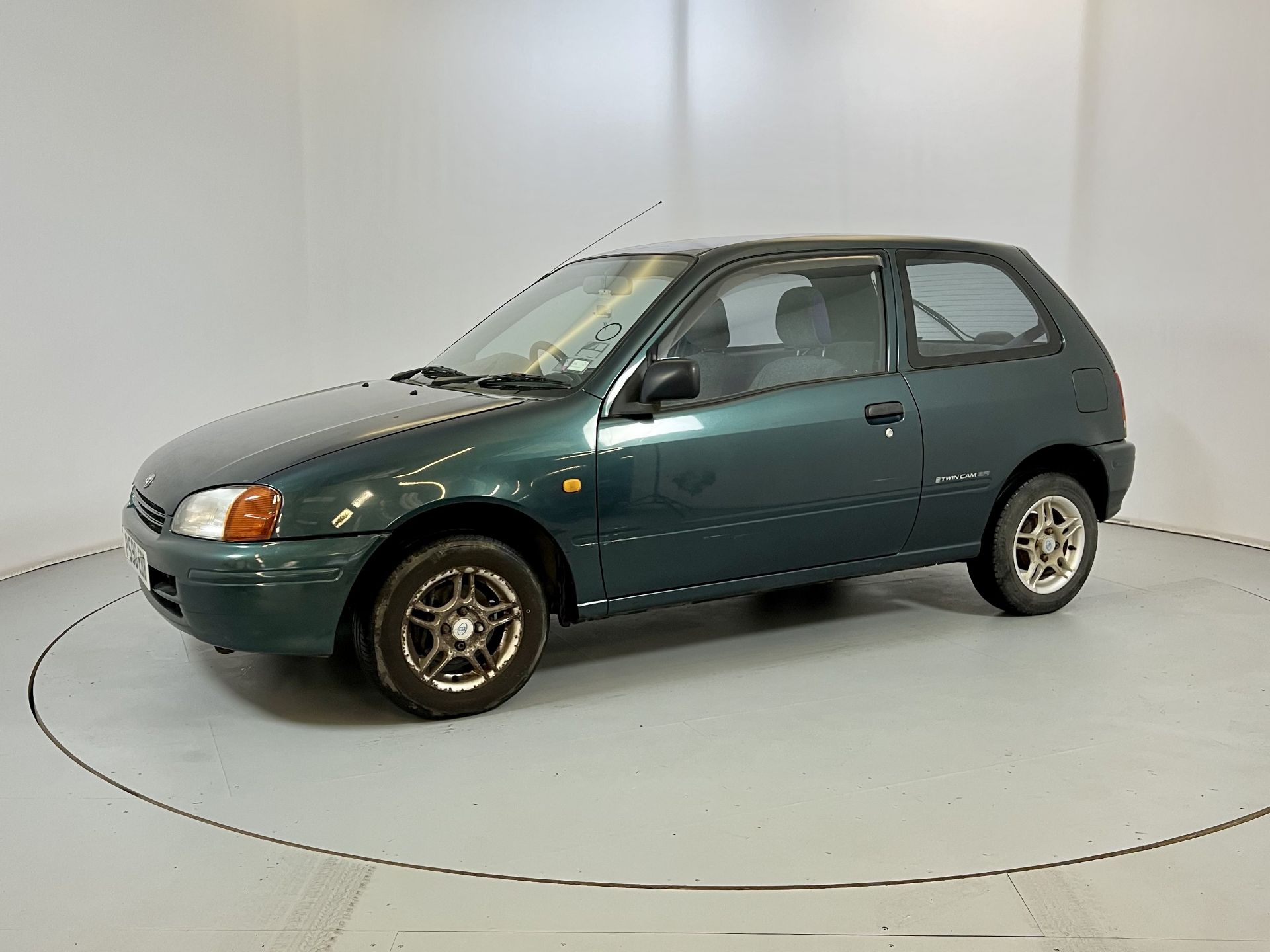 Toyota Starlet - Image 4 of 27