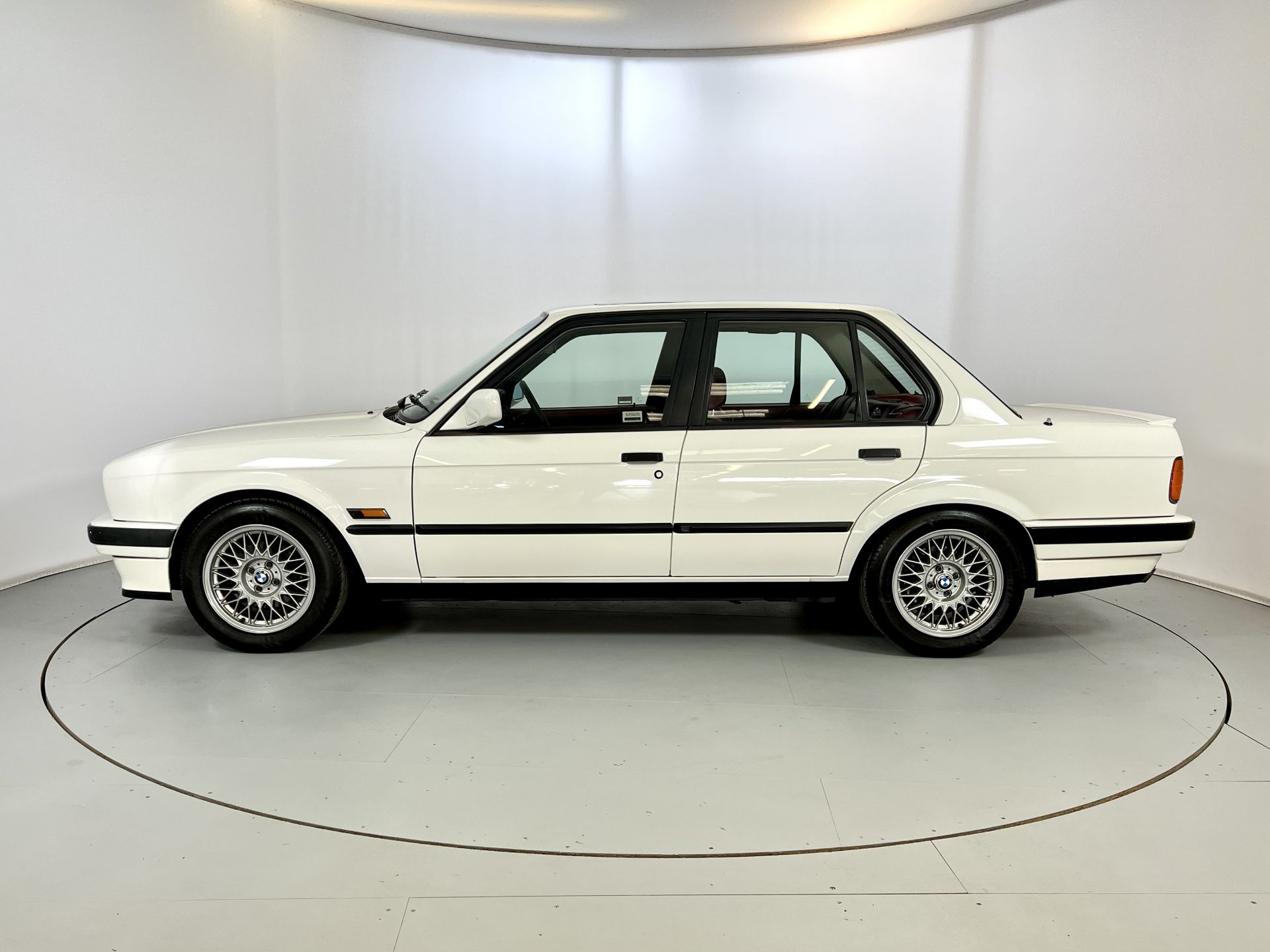 BMW 325i - Image 5 of 37
