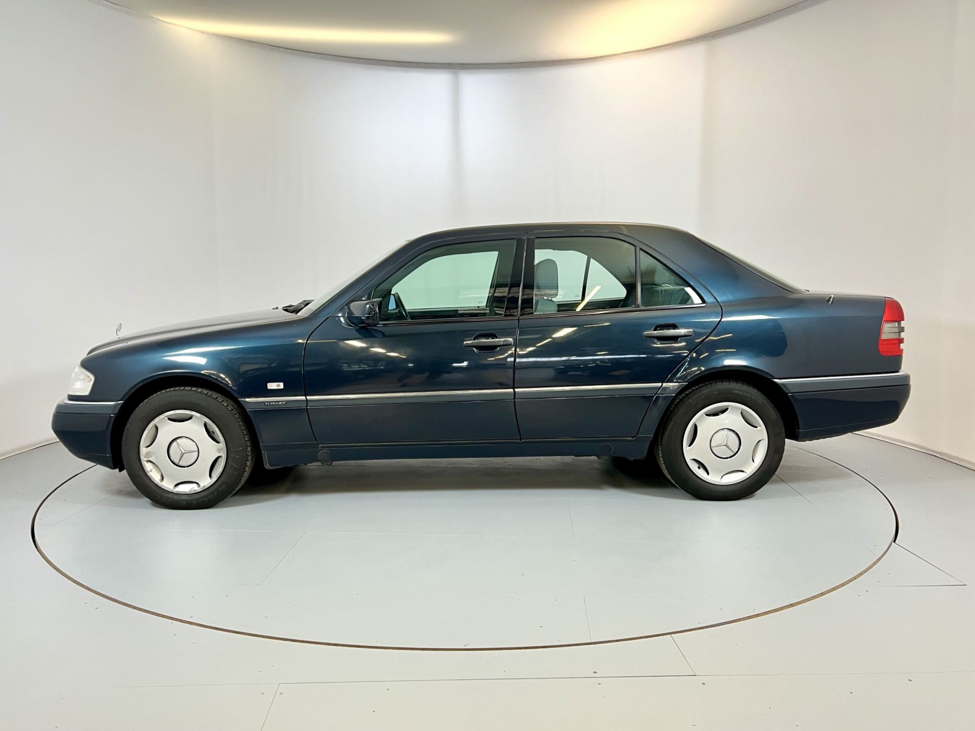 Mercedes-Benz C200 - Image 5 of 33