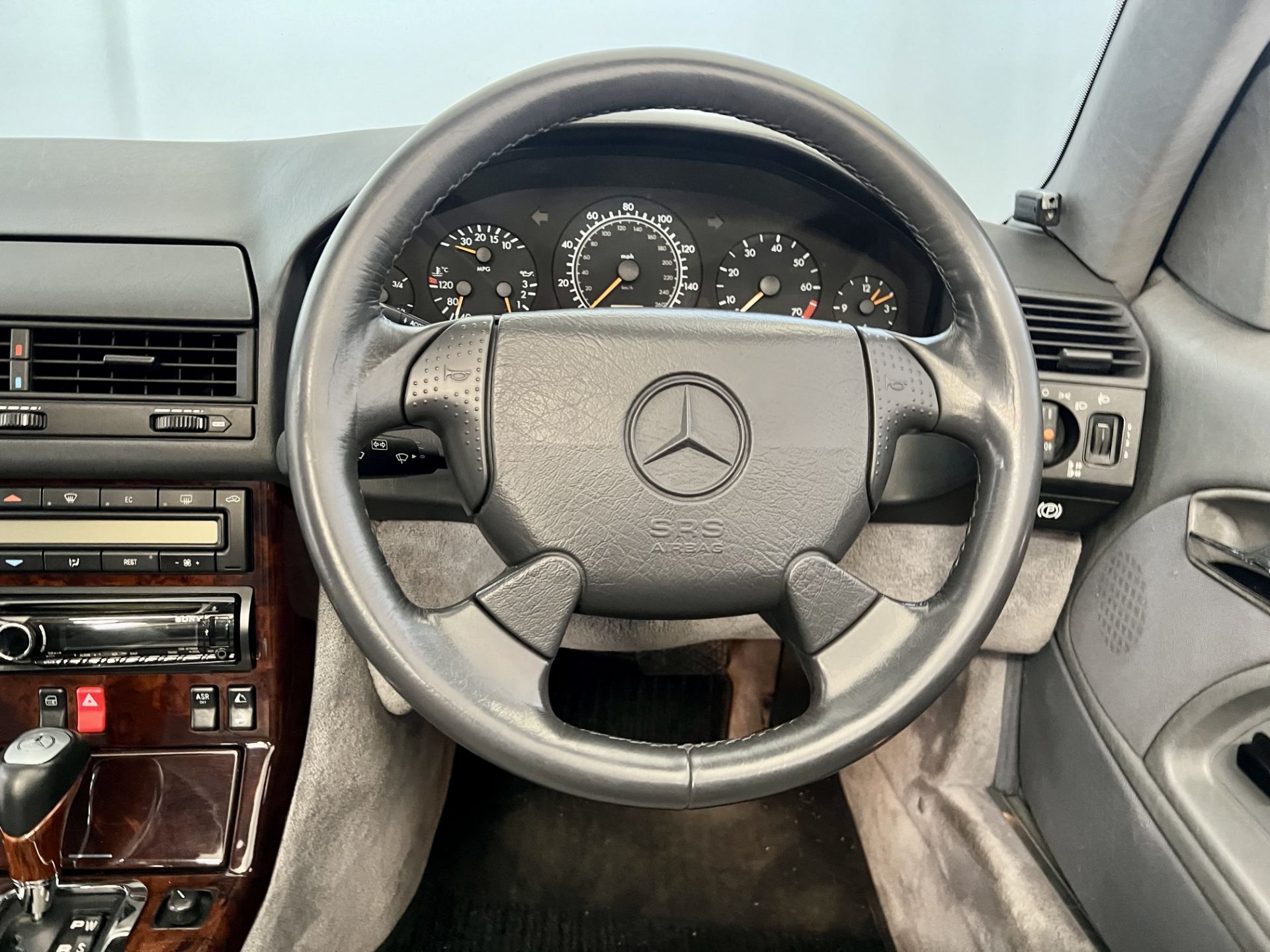 Mercedes-Benz SL320 - Image 26 of 31