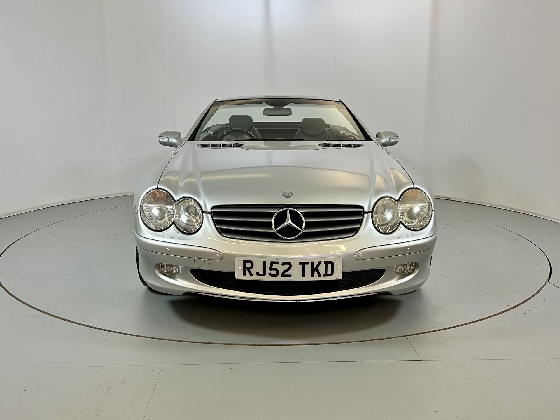 Mercedes-Benz SL500 - Image 2 of 28